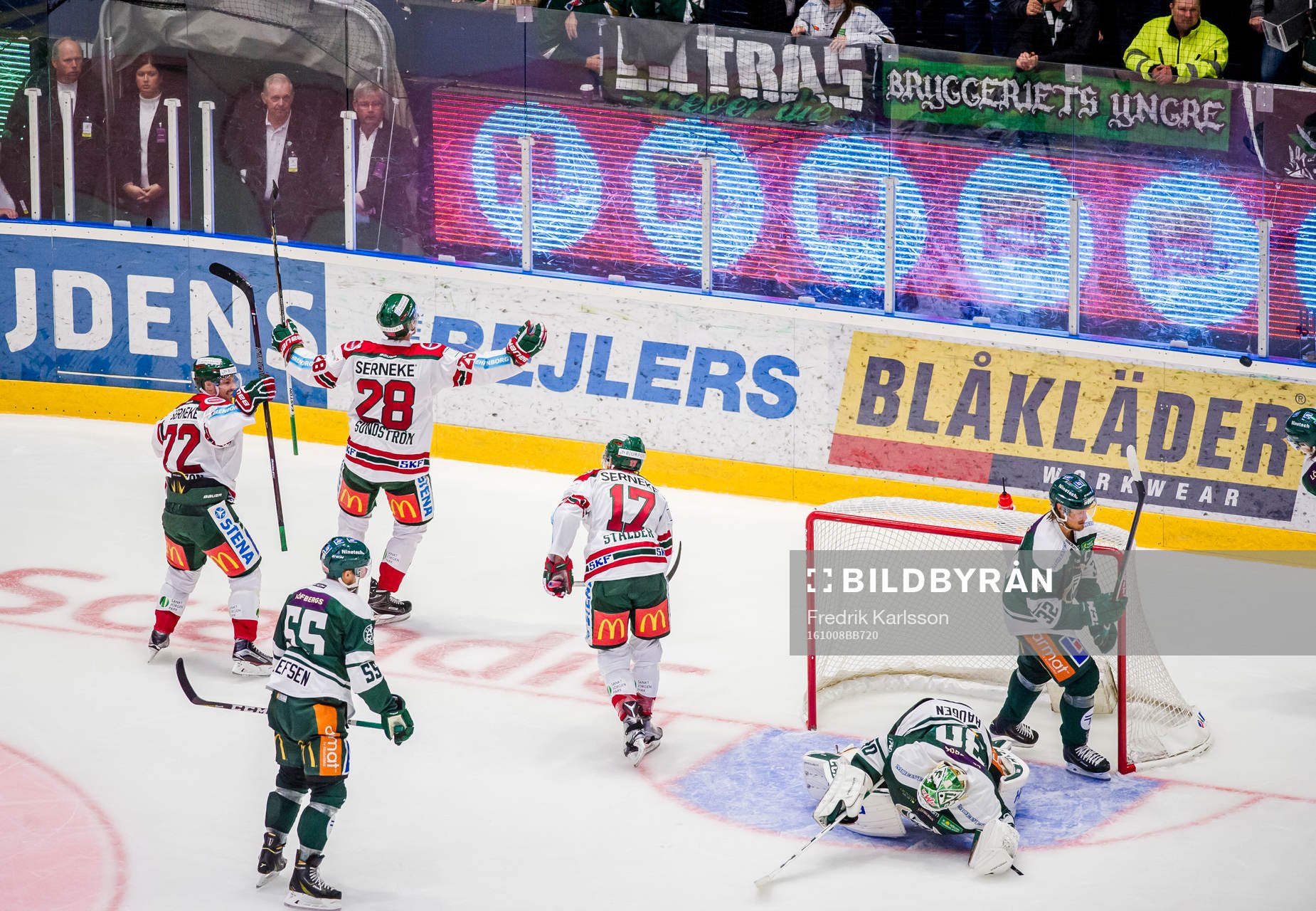 Frölundas Johan Sundström jublar mot Färjestads