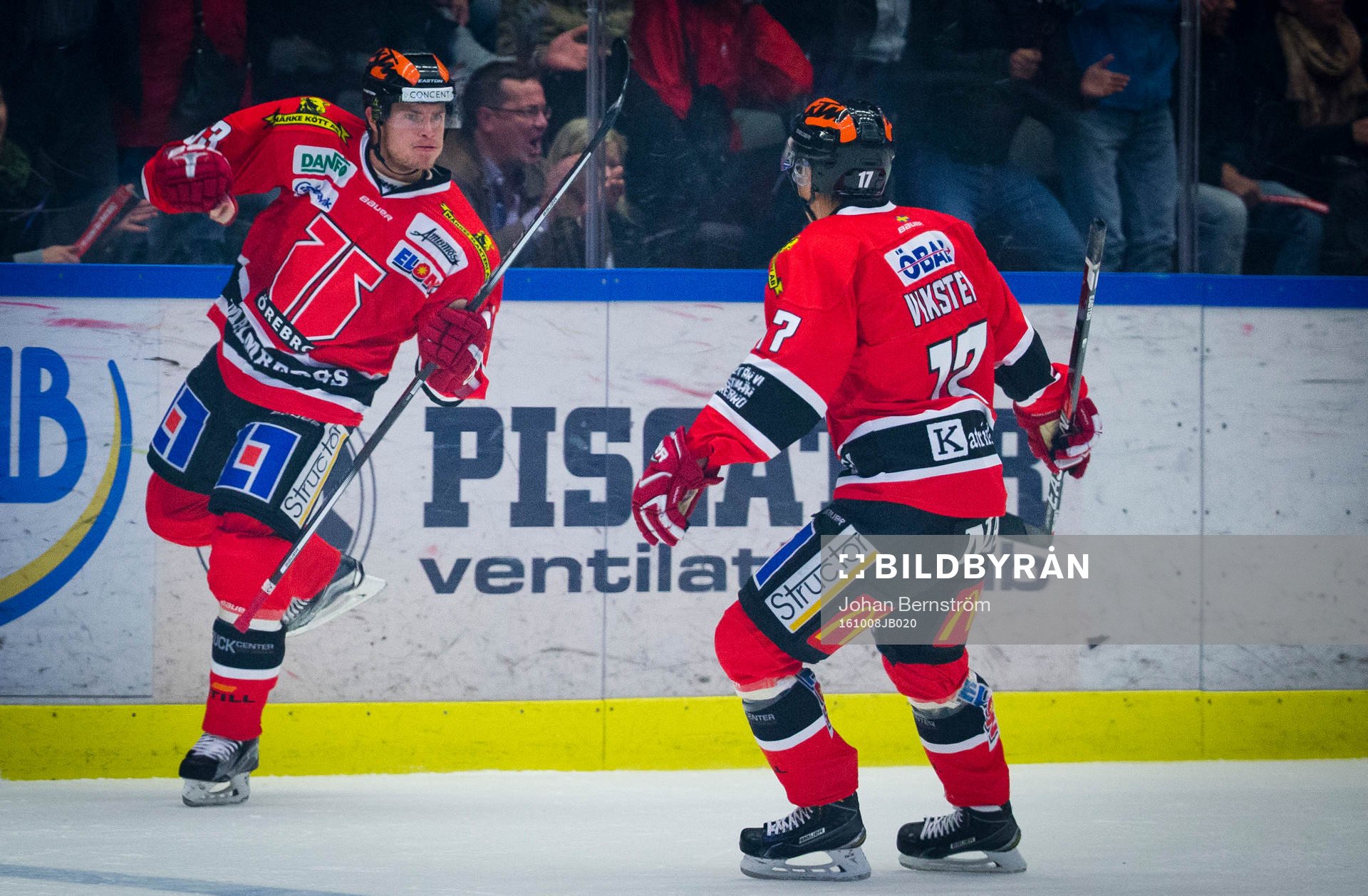 Örebros Bobbo Petersson jublar med Daniel Viksten