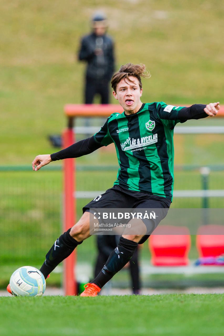 Högaborgs Benjamin Tannus under fotbollsmatchen i divison 2 mellan Högaborg och Torslanda  den 8 oktober 2016 i Helsingborg.