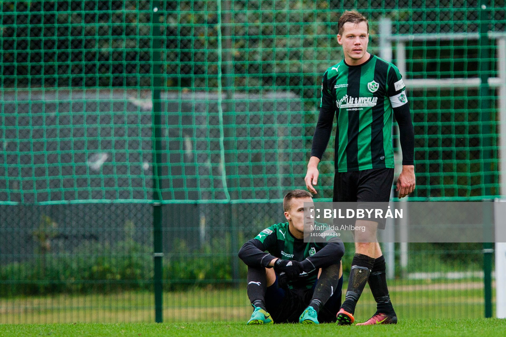 Högaborgs Marcus Krmpotic och Jesper Larsson deppar