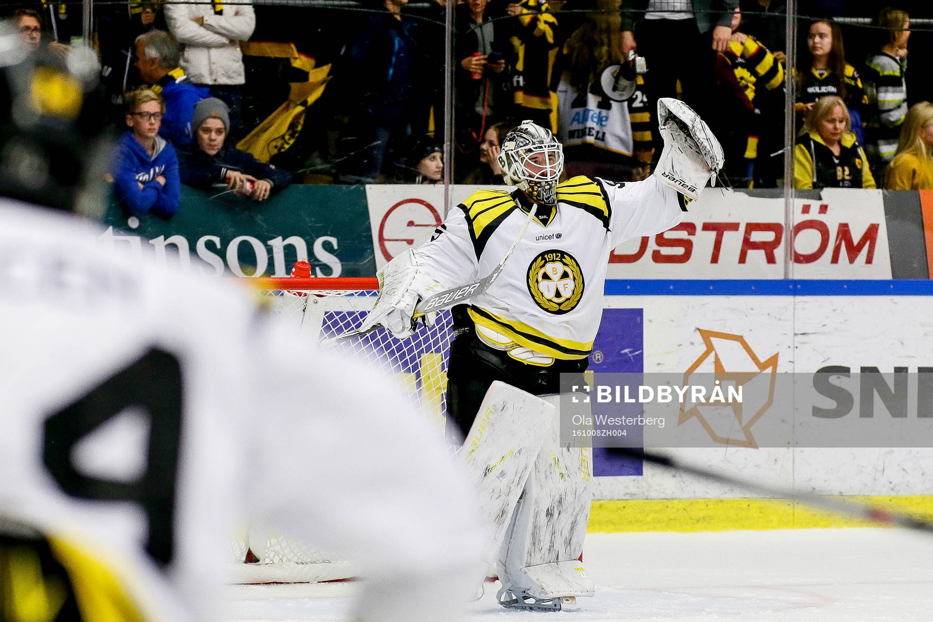 Brynäs målvakt David Rautio jublar