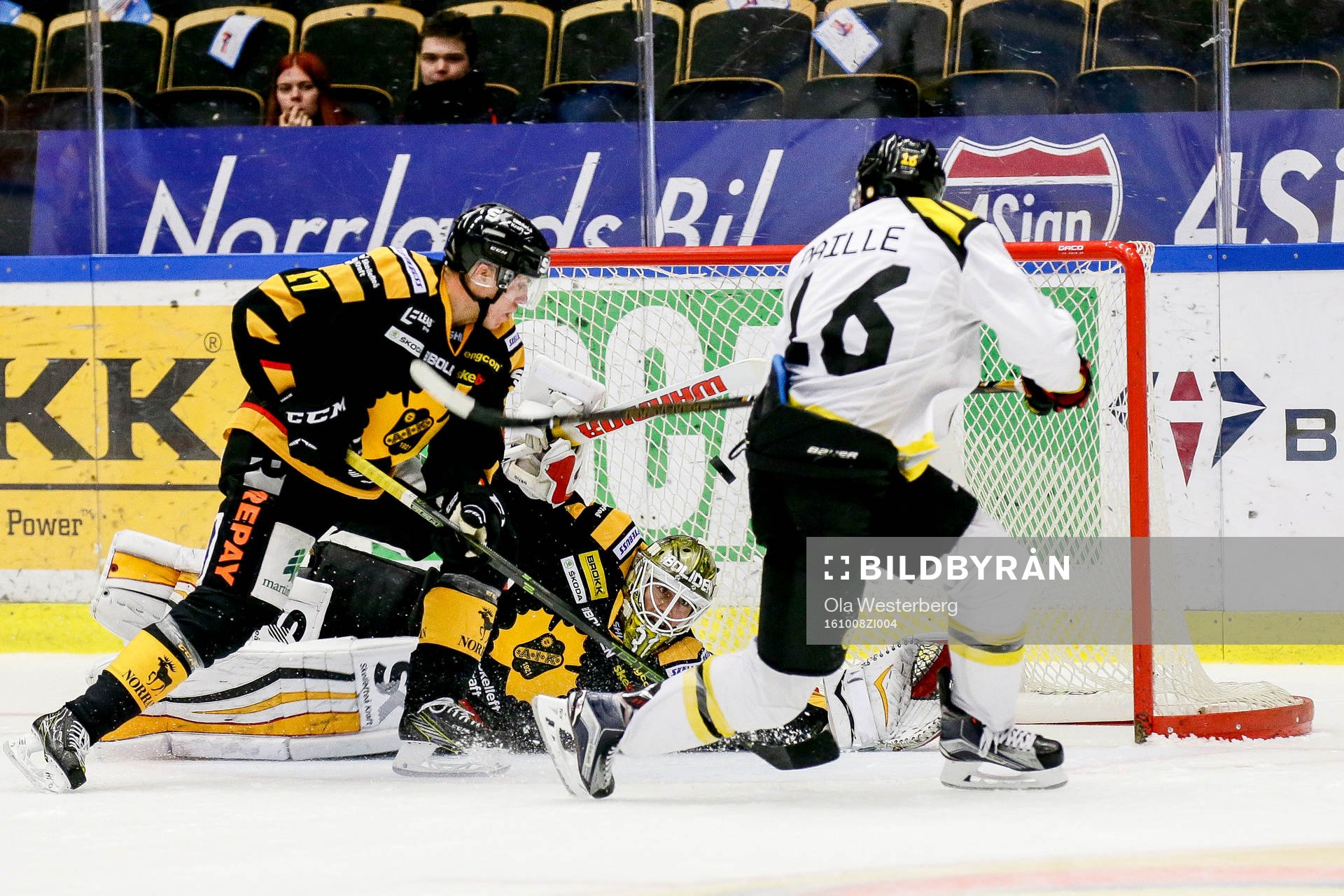 Skellefteås Pär Lindholm och målvakt Joni Ortio
