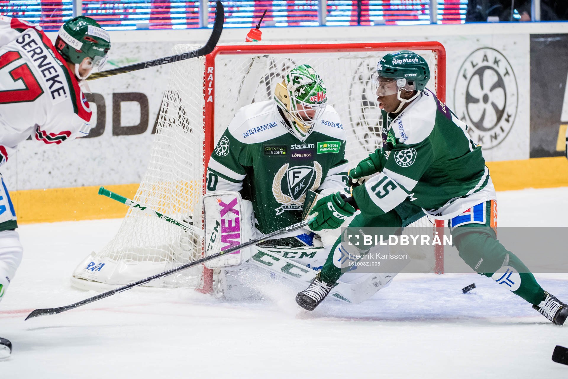 Färjestads målvakt Lars Haugen och Hugo Enock