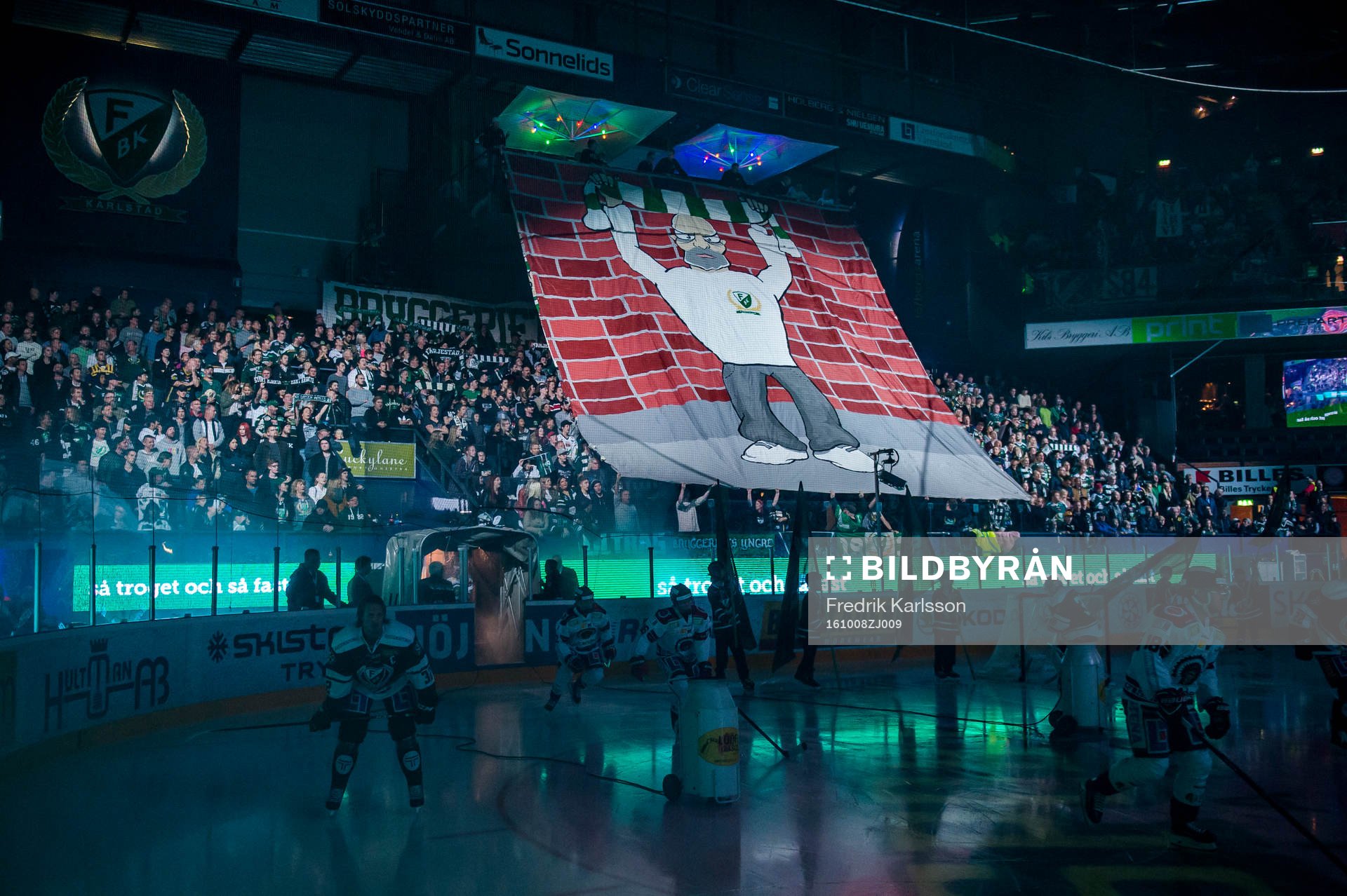 Färjestads hejarklack, Wolfpack, har tillverkat en tifo