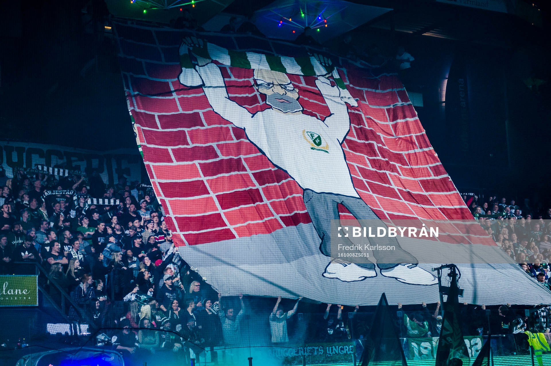 Färjestads hejarklack, Wolfpack, har tillverkat en tifo