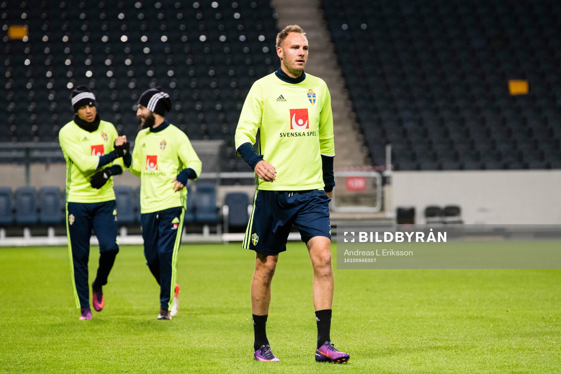 Sveriges Martin Olsson, Jimmy Durmaz och Andreas Granqvist