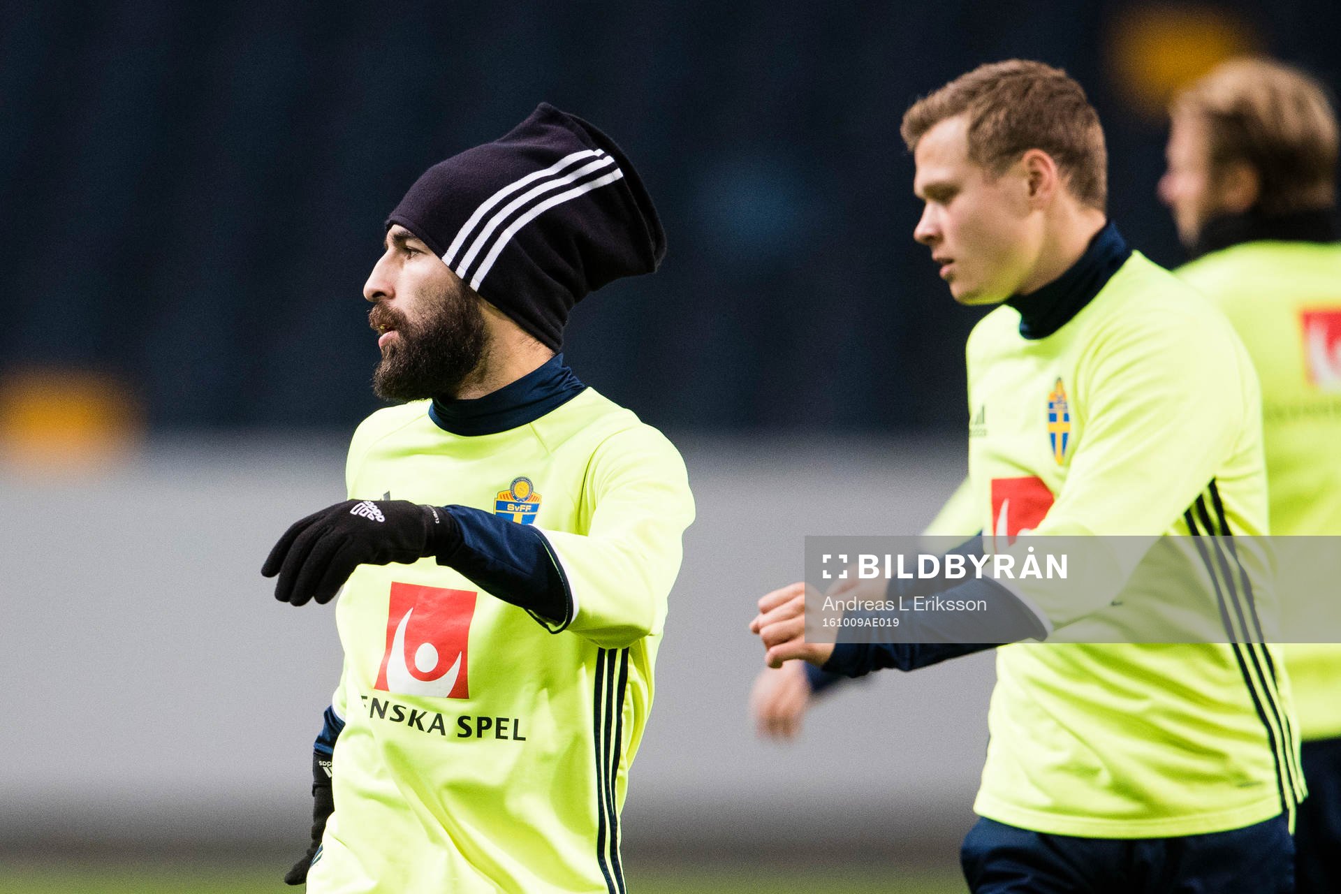 Sveriges Jimmy Durmaz och Viktor Claesson
