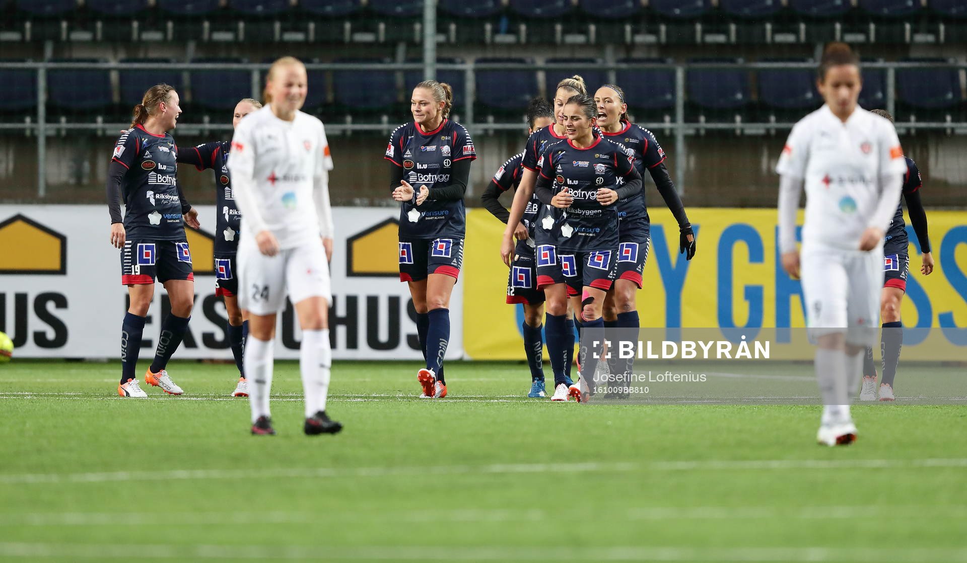 Linköping med Kristine Minde längst till vänster jublar