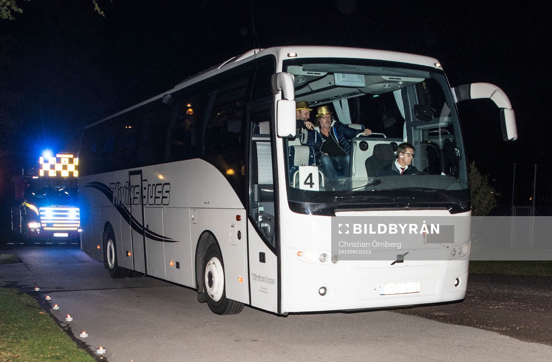 LB07 blev eskorterade av brandkåren när det var dags för