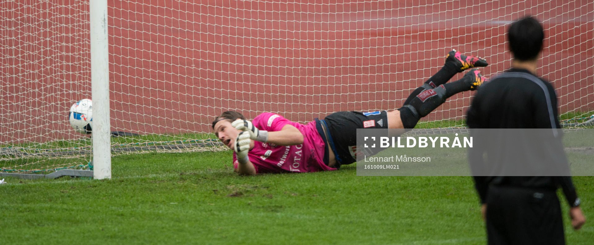 9 Kevin Thompsons straff som betydde 0-1 i matchen i