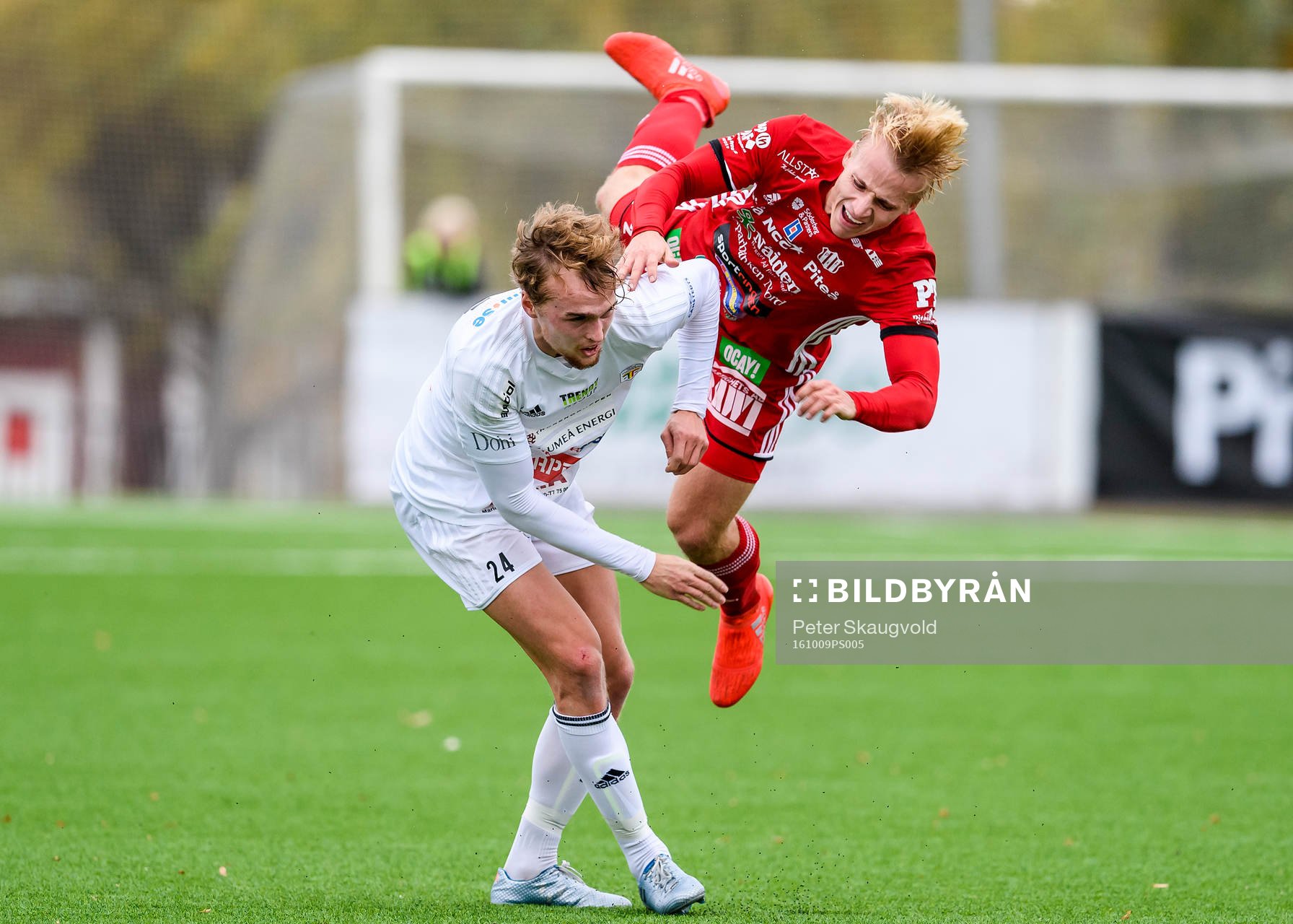 s Henrik Millbert kolliderar med Team TGs Linus Marklund