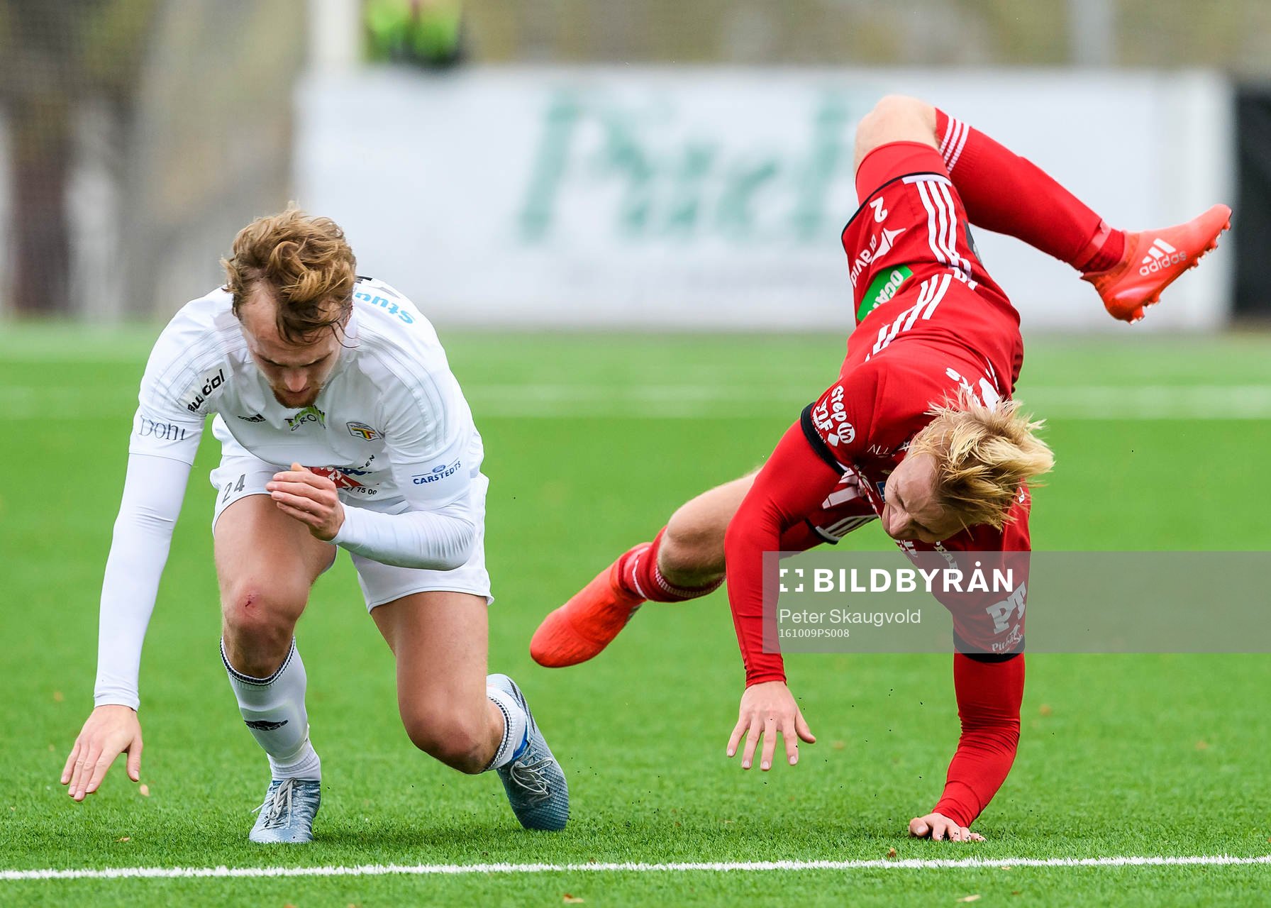 s Henrik Millbert kolliderar med Team TGs Linus Marklund