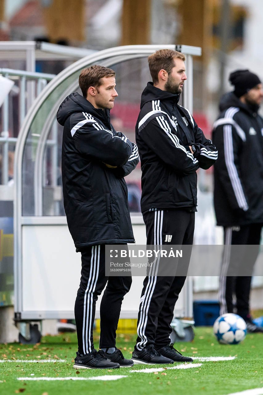s tränare Johan Norberg (v) och Jens Hedström (h)