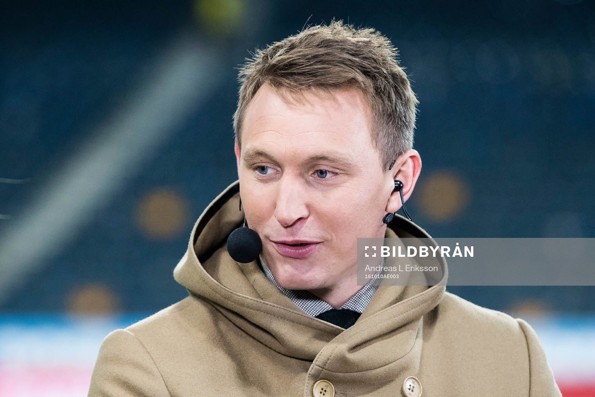 s Kim Källström i studion innan fotbollsmatchen i