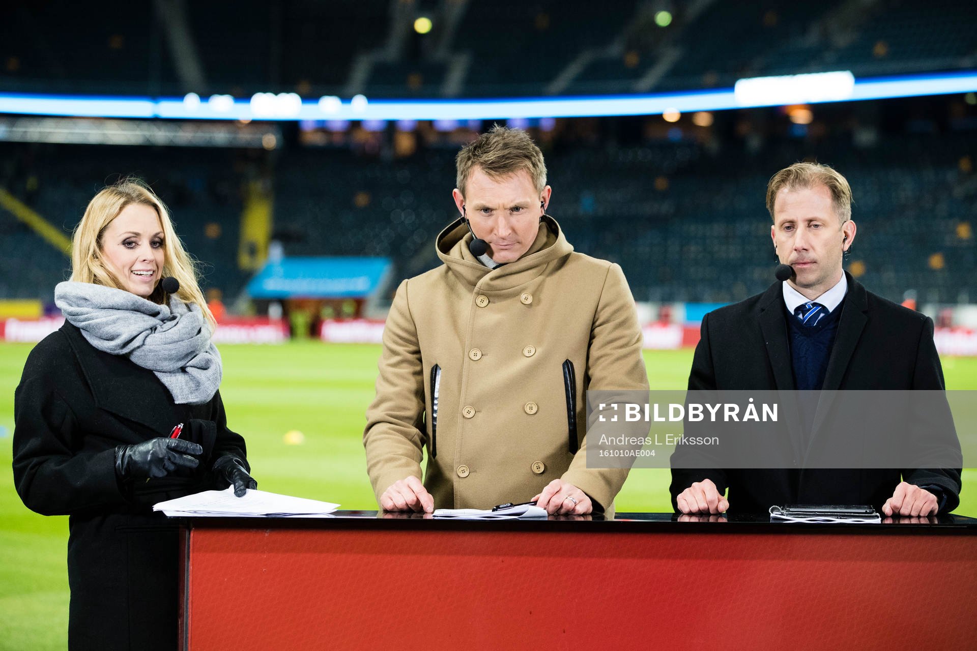 s Karin Frick, Kim Källström och Simon Bank i studion