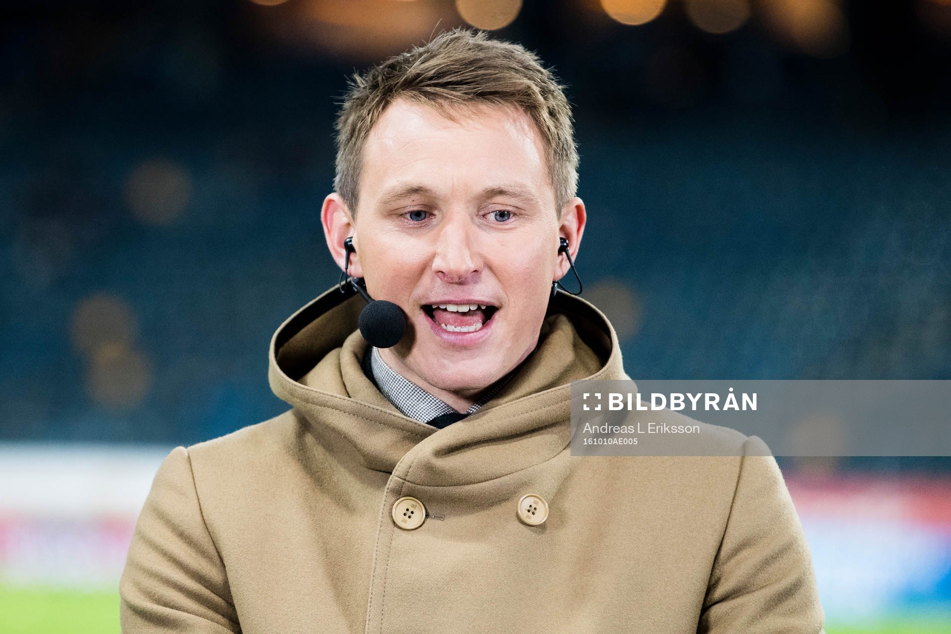 s Kim Källström i studion innan fotbollsmatchen i