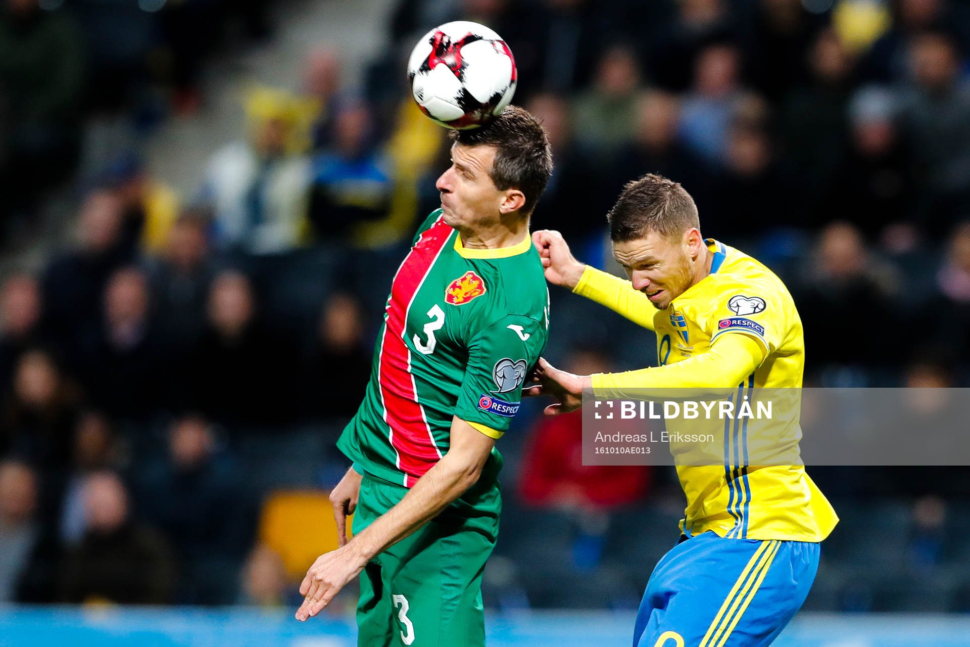 Bulgariens Aleksandar Aleksandrov och Sveriges Marcus Berg