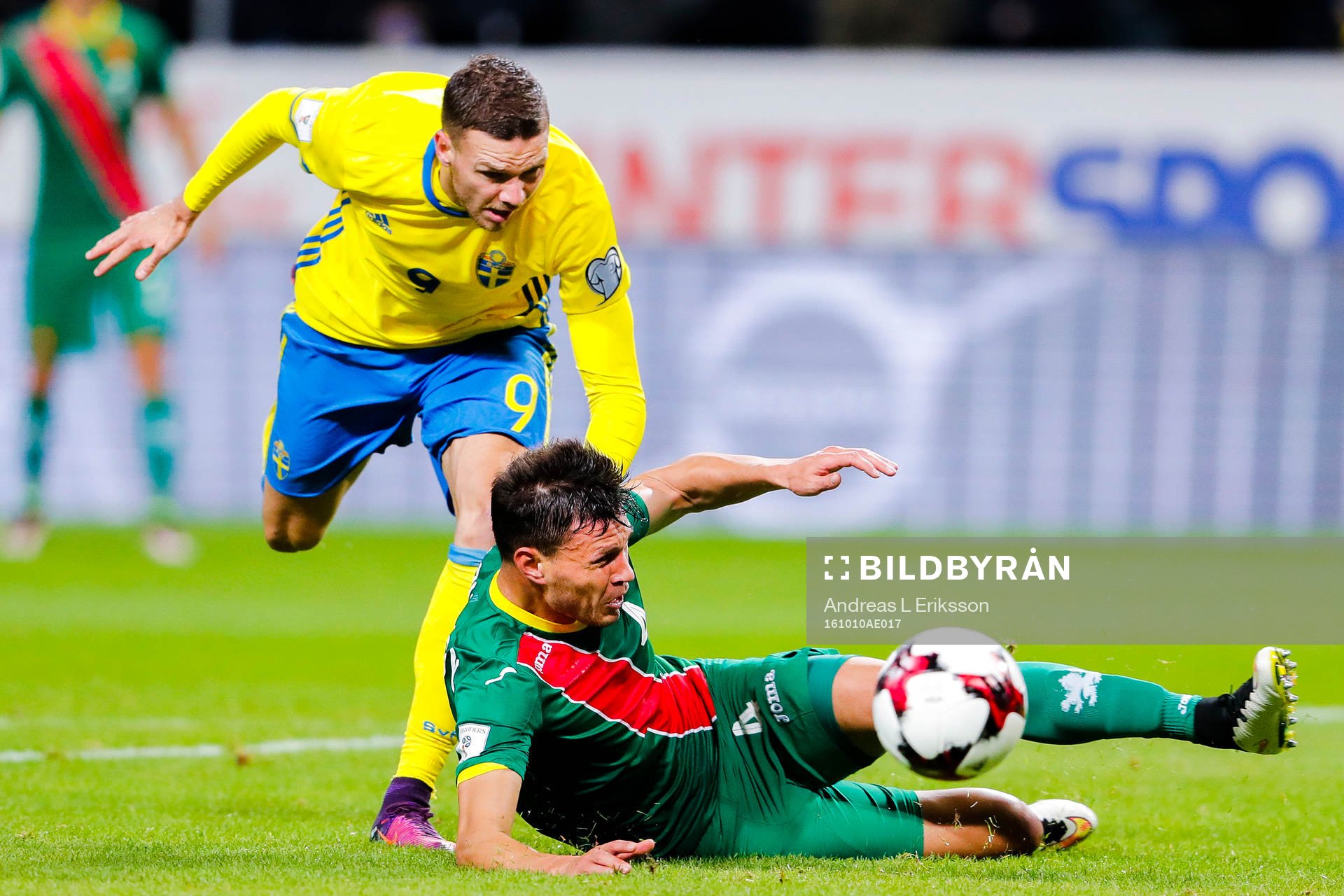 Sveriges Marcus Berg och Bulgariens Vasil Bozhikov