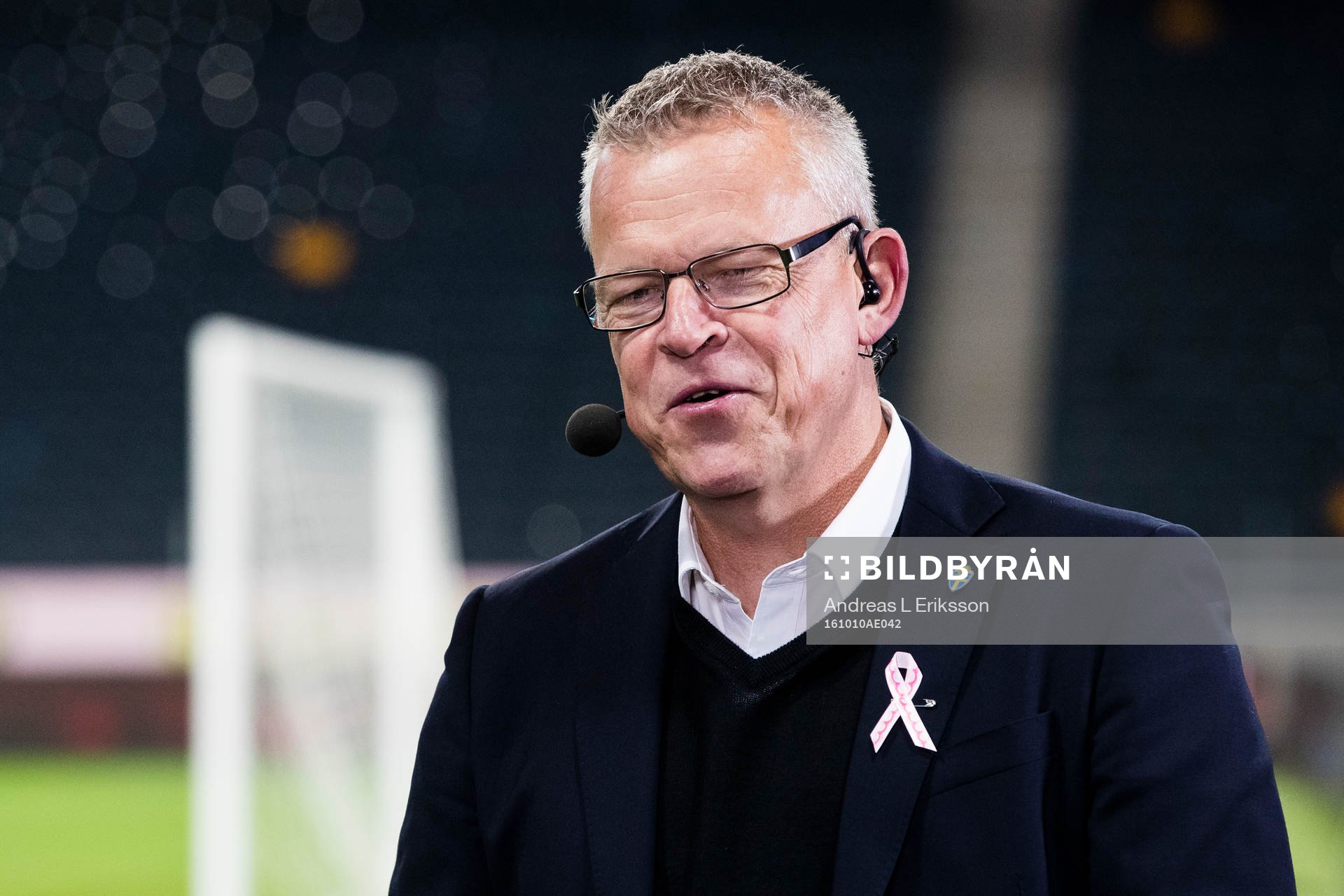 Sveriges förbundskapten Janne Andersson ler i Kanal 5:s studio efter fotbollsmatchen i VM-kvalet mellan Sverige och Bulgarien den 10 oktober 2016 i Stockholm.