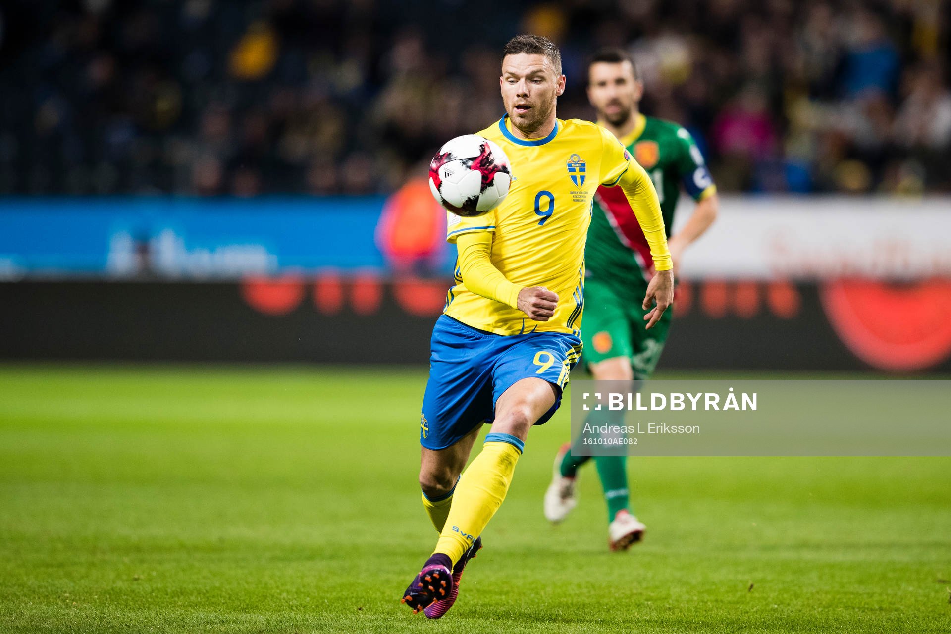 Sveriges Marcus Berg jagar bollen