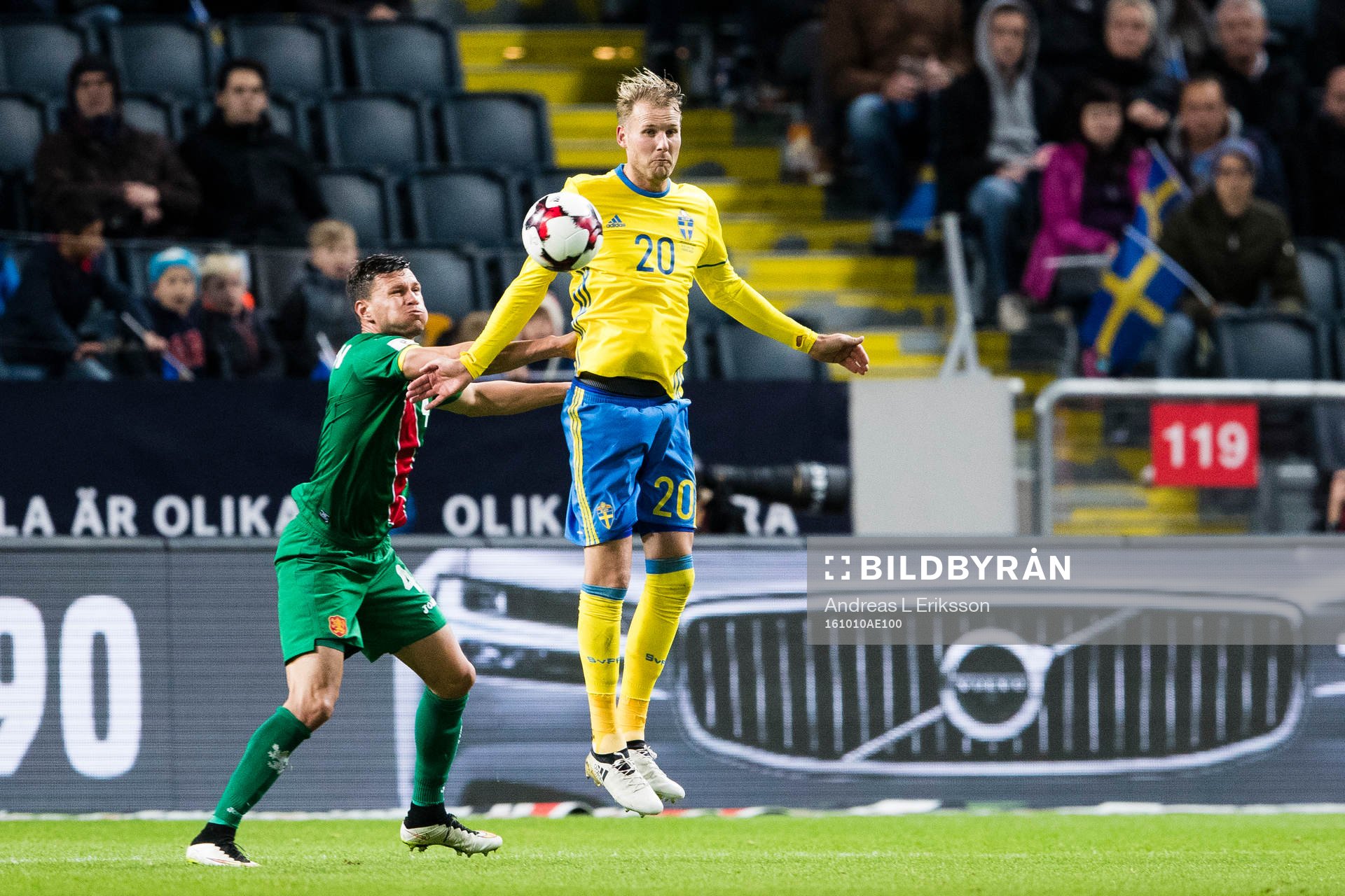 Bulgariens Vasil Bozhikov och Sveriges Ola Toivonen