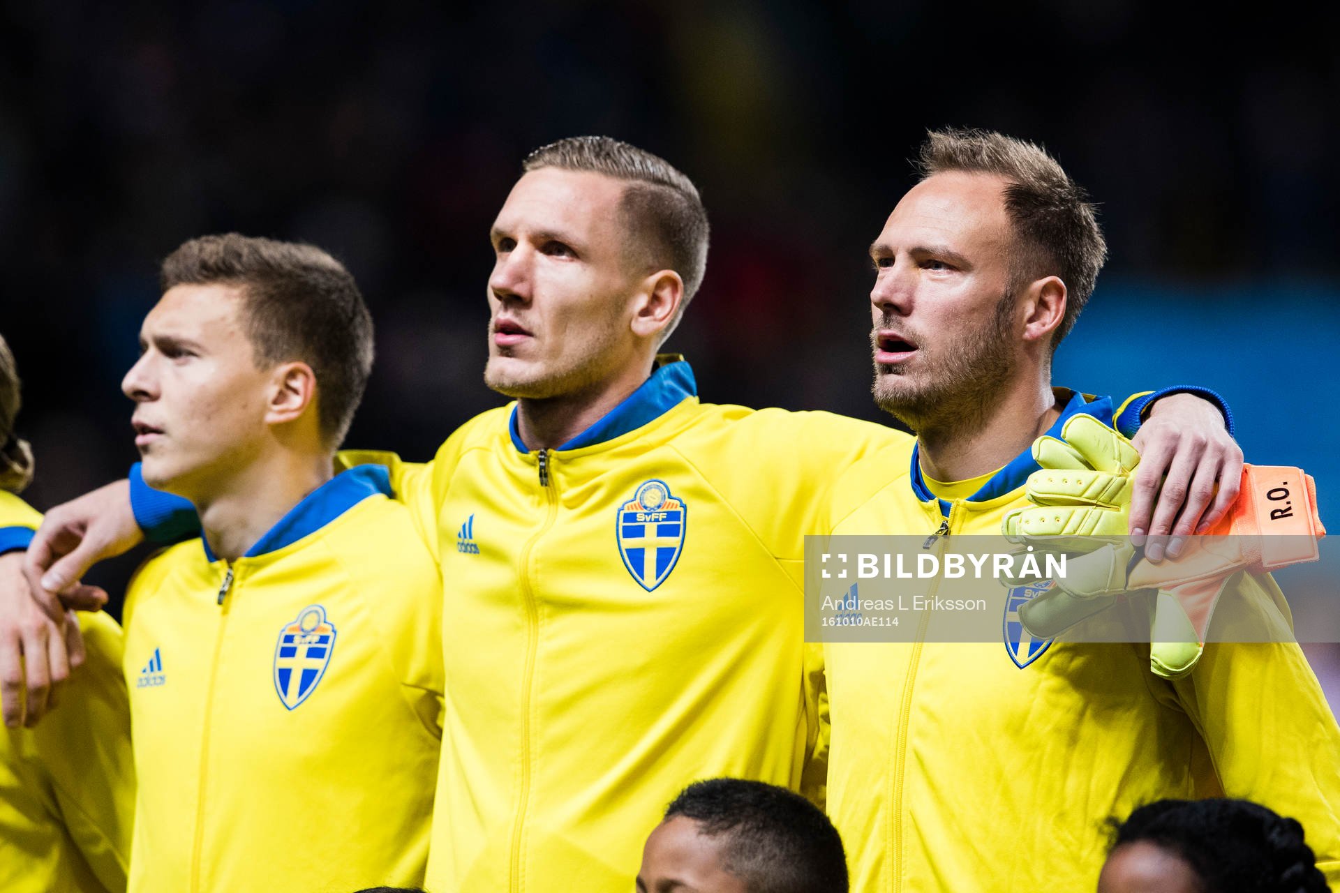 Sveriges Victor Nilsson Lindelöf, målvakt Robin Olsen och