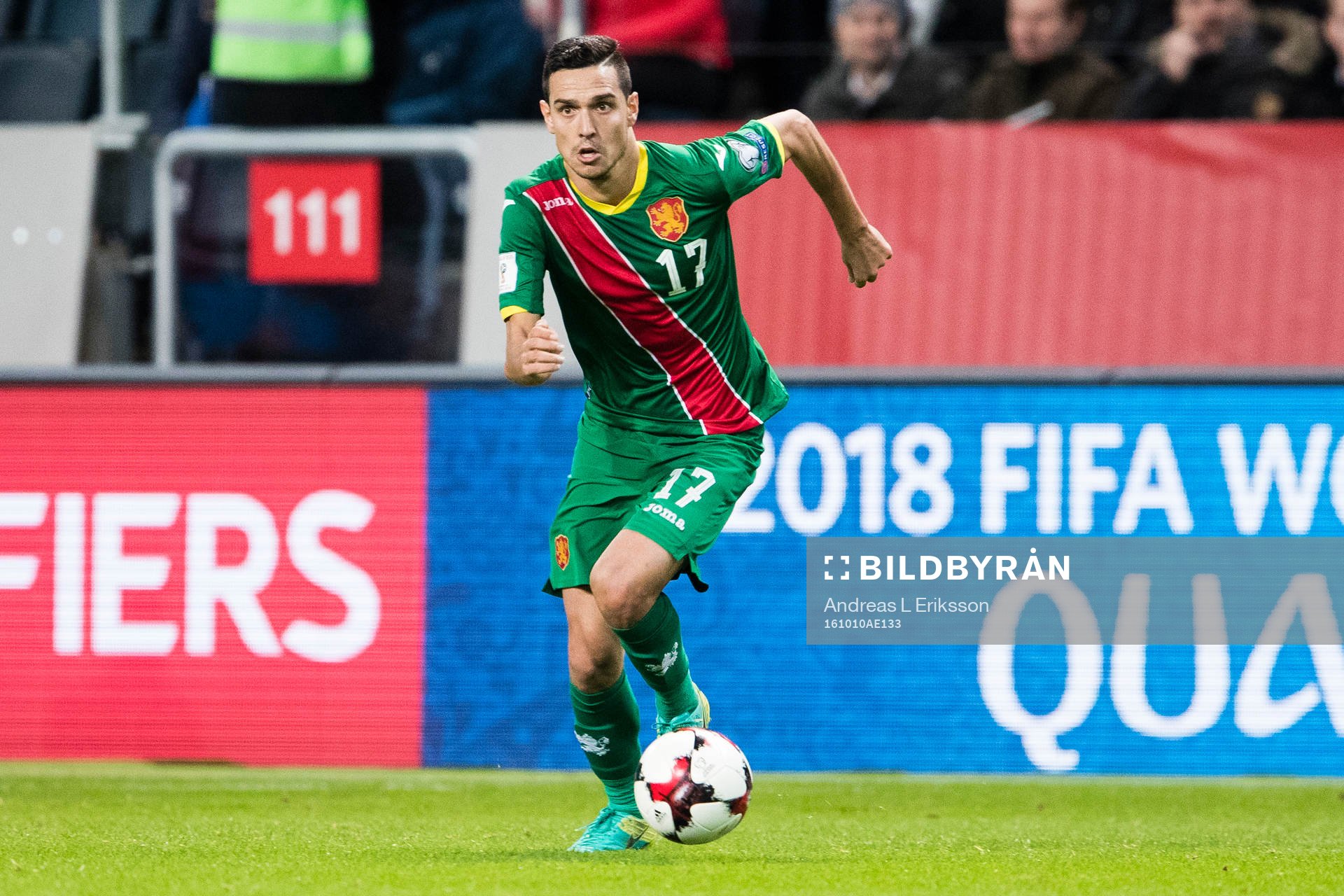Bulgariens Georgi Milanov med bollen under fotbollsmatchen i VM-kvalet mellan Sverige och Bulgarien den 10 oktober 2016 i Stockholm.