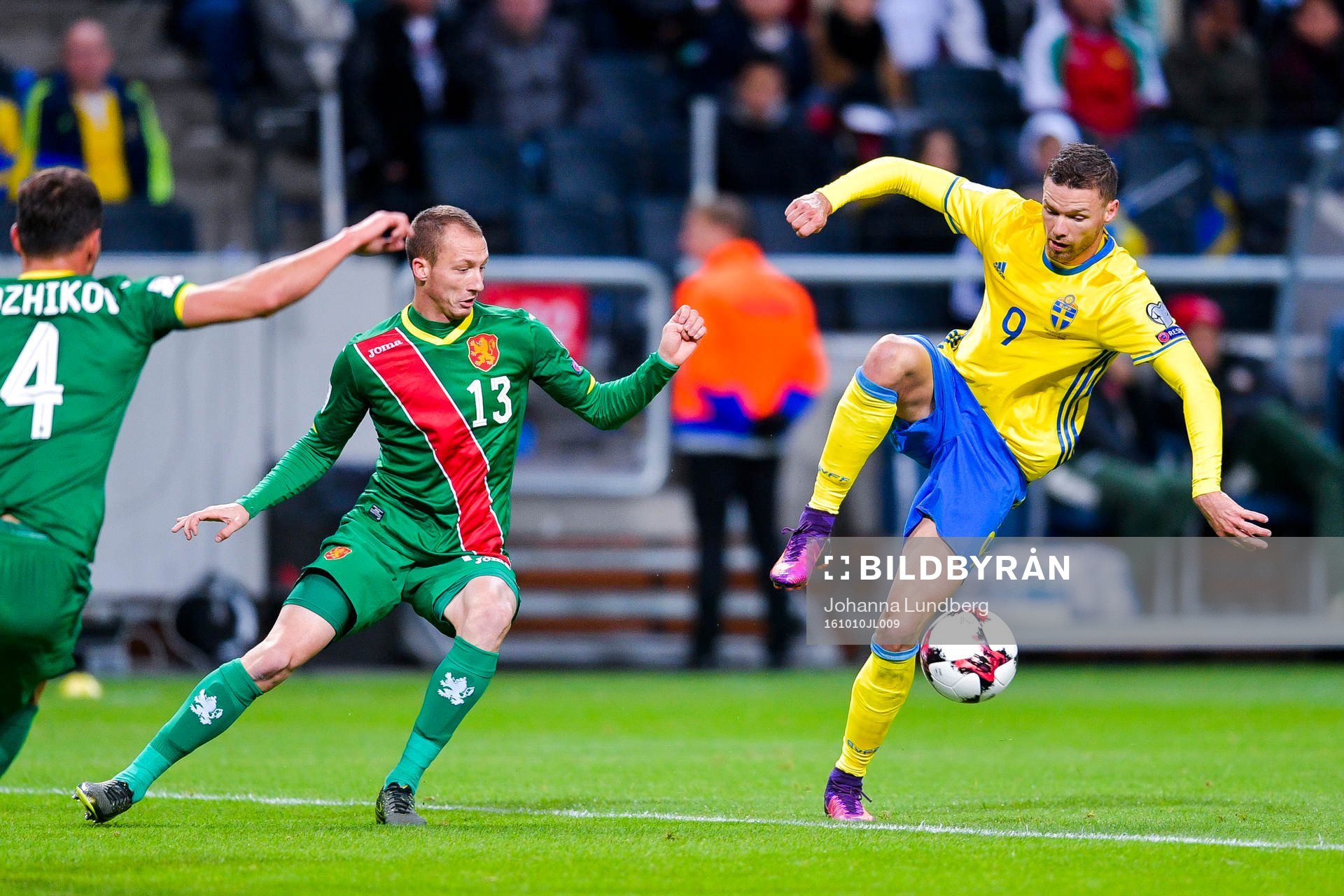 Bulgariens Anton Nedyalkov och Sveriges Marcus Berg