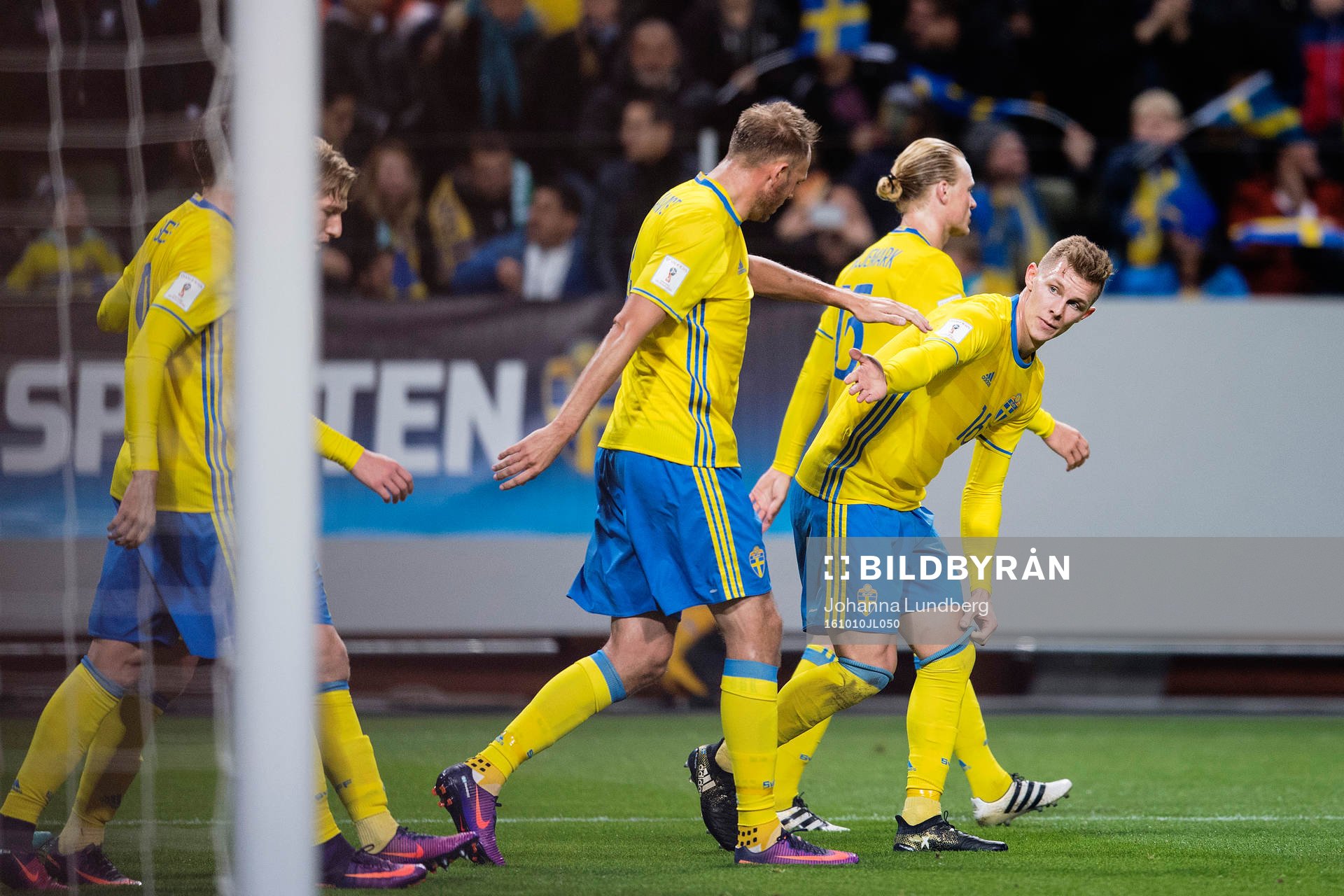 Sveriges Emil Krafth, Andreas Granqvist och Oscar Hiljemark