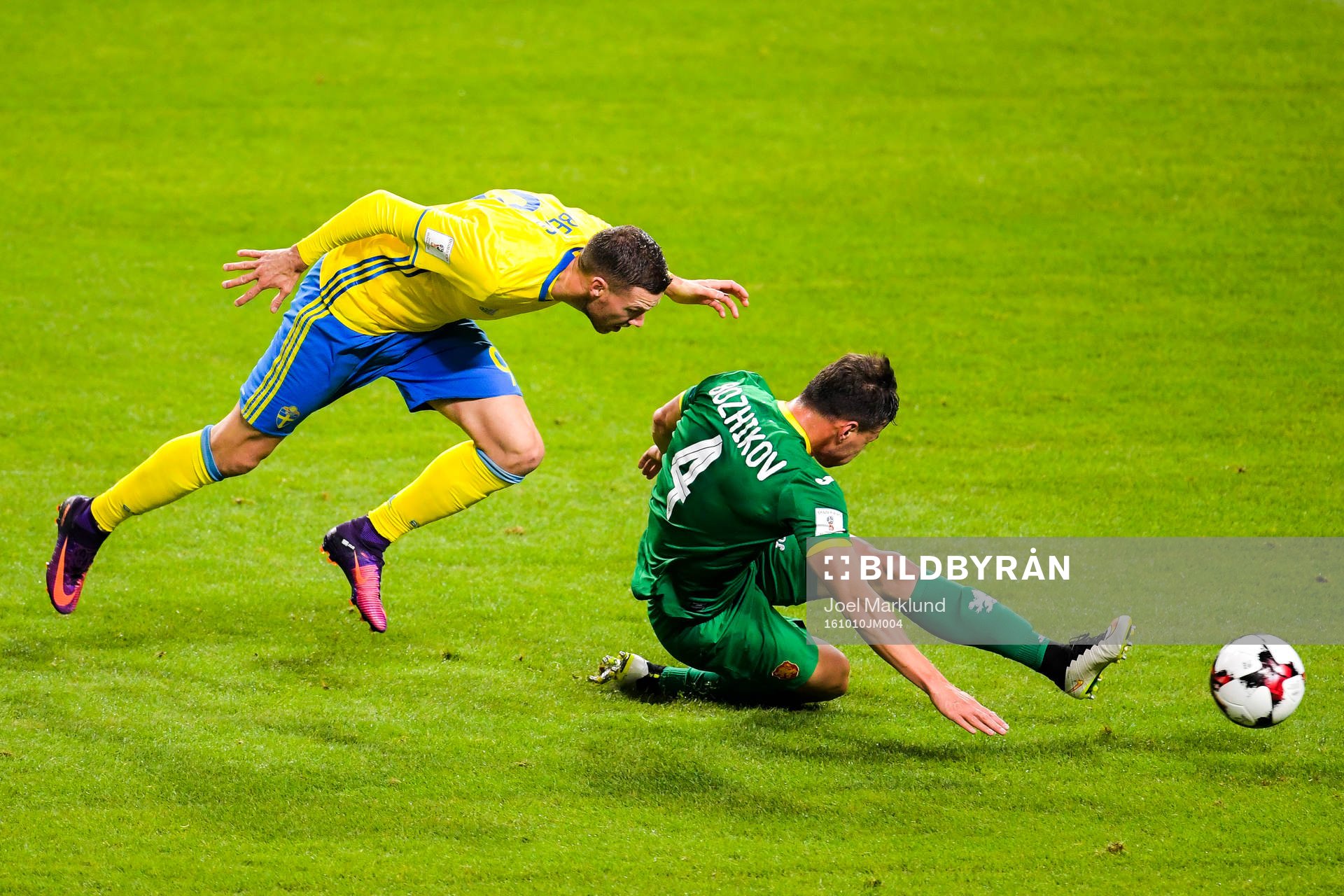 Sveriges Marcus Berg och Bulgariens Vasil Bozhikov
