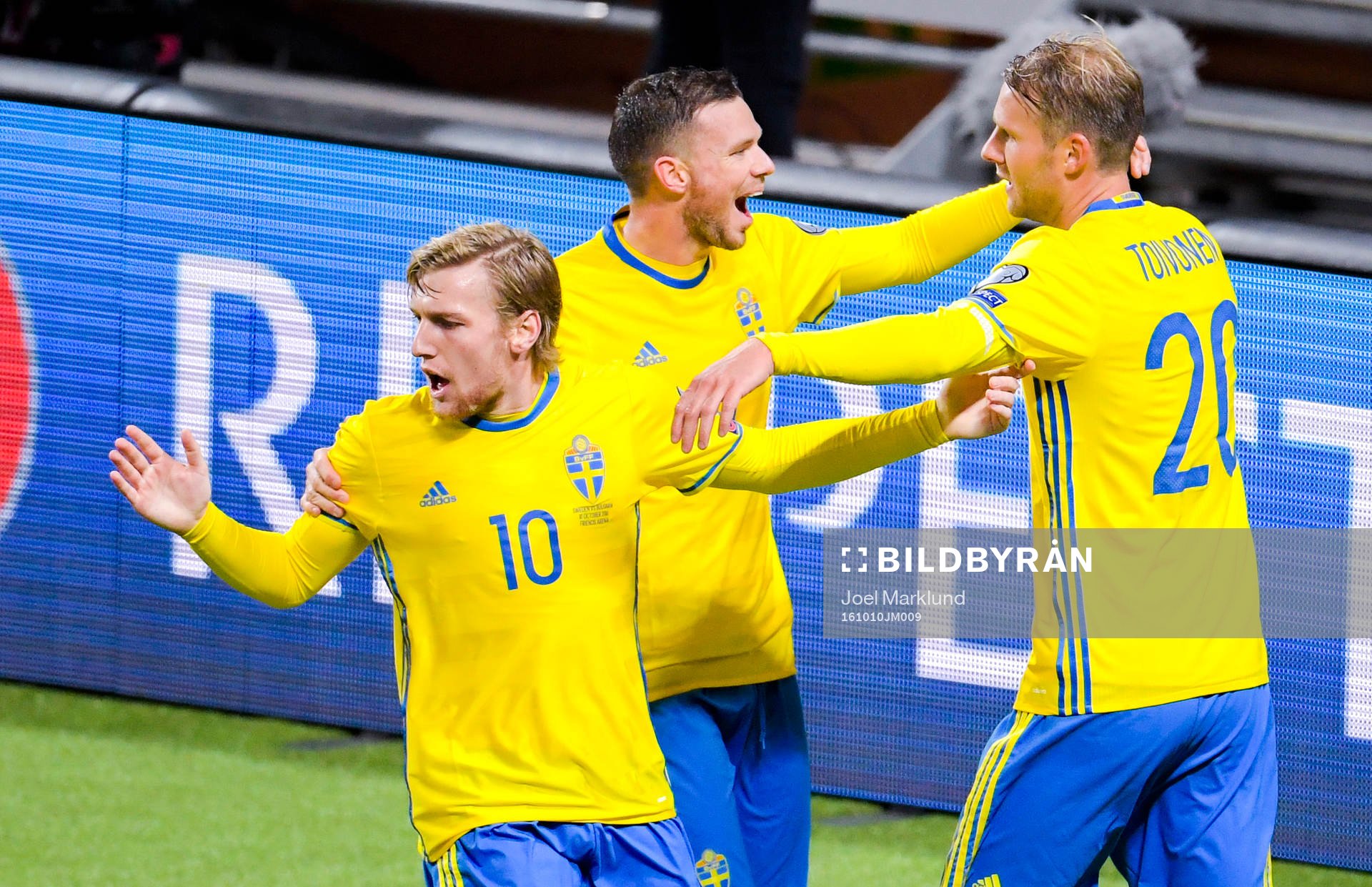 Sveriges Emil Forsberg , Marcus Berg och Ola Toivonen jublar