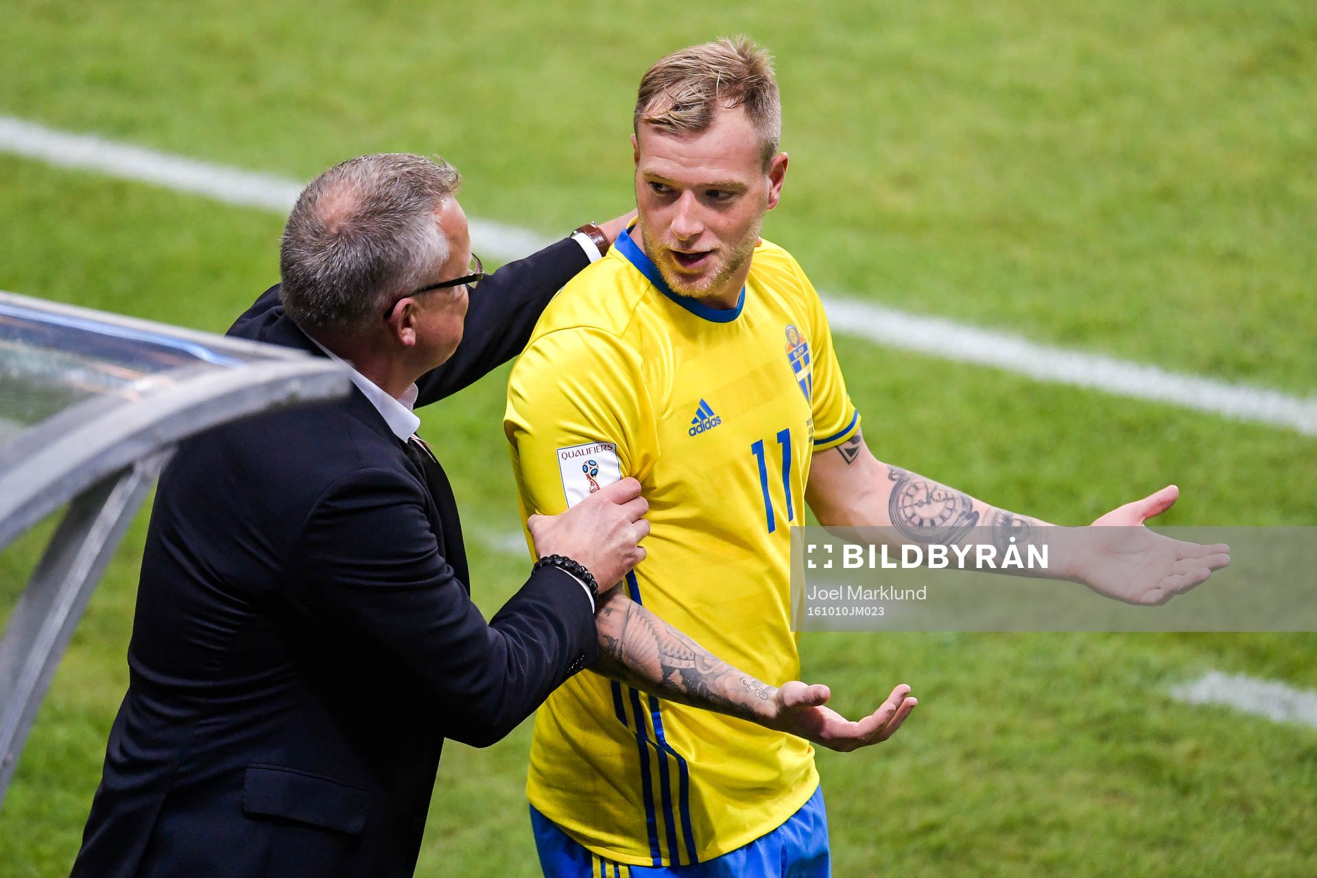 Sveriges John Guidetti blir inbytt av förbundskapten Janne