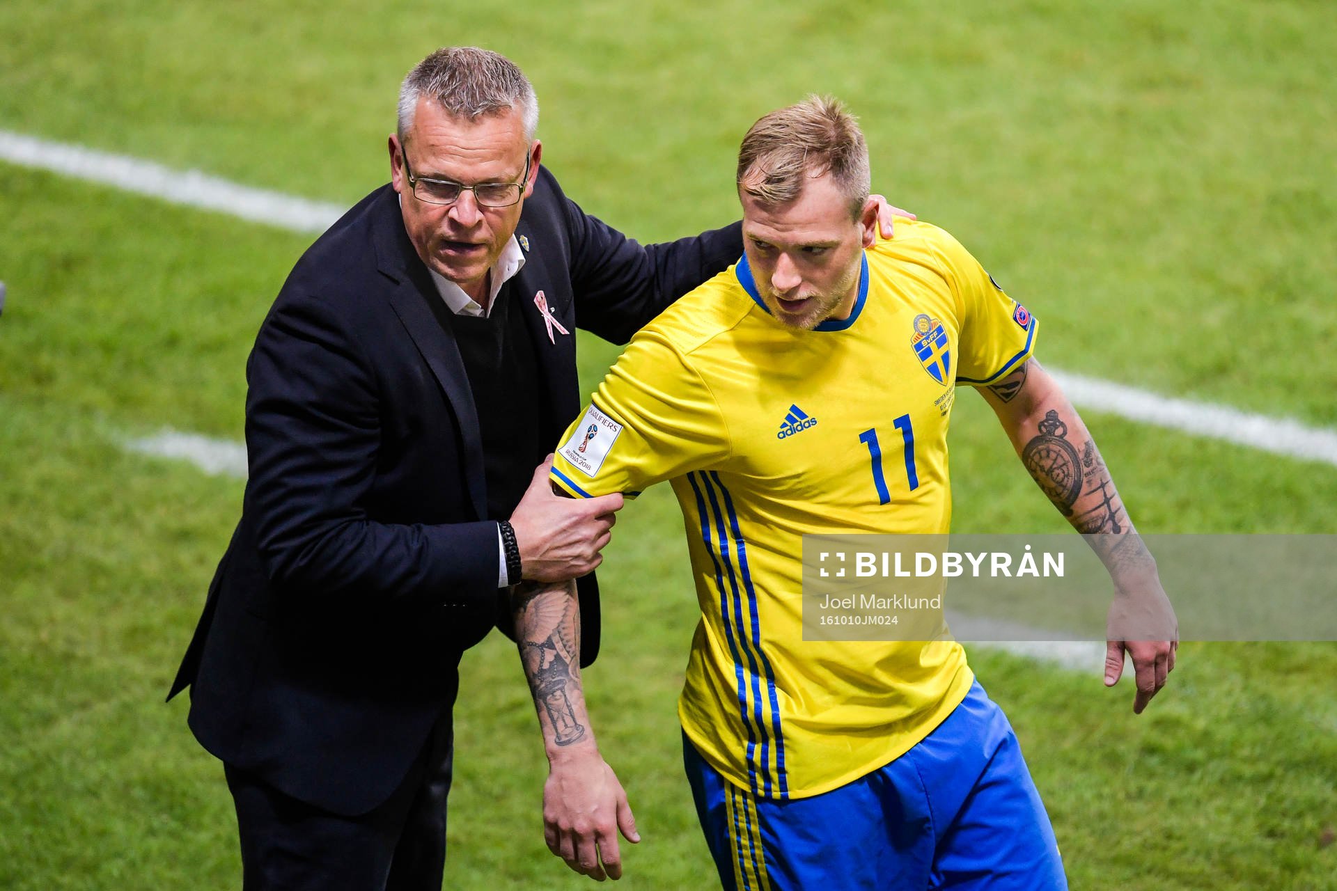 Sveriges John Guidetti blir inbytt av förbundskapten Janne