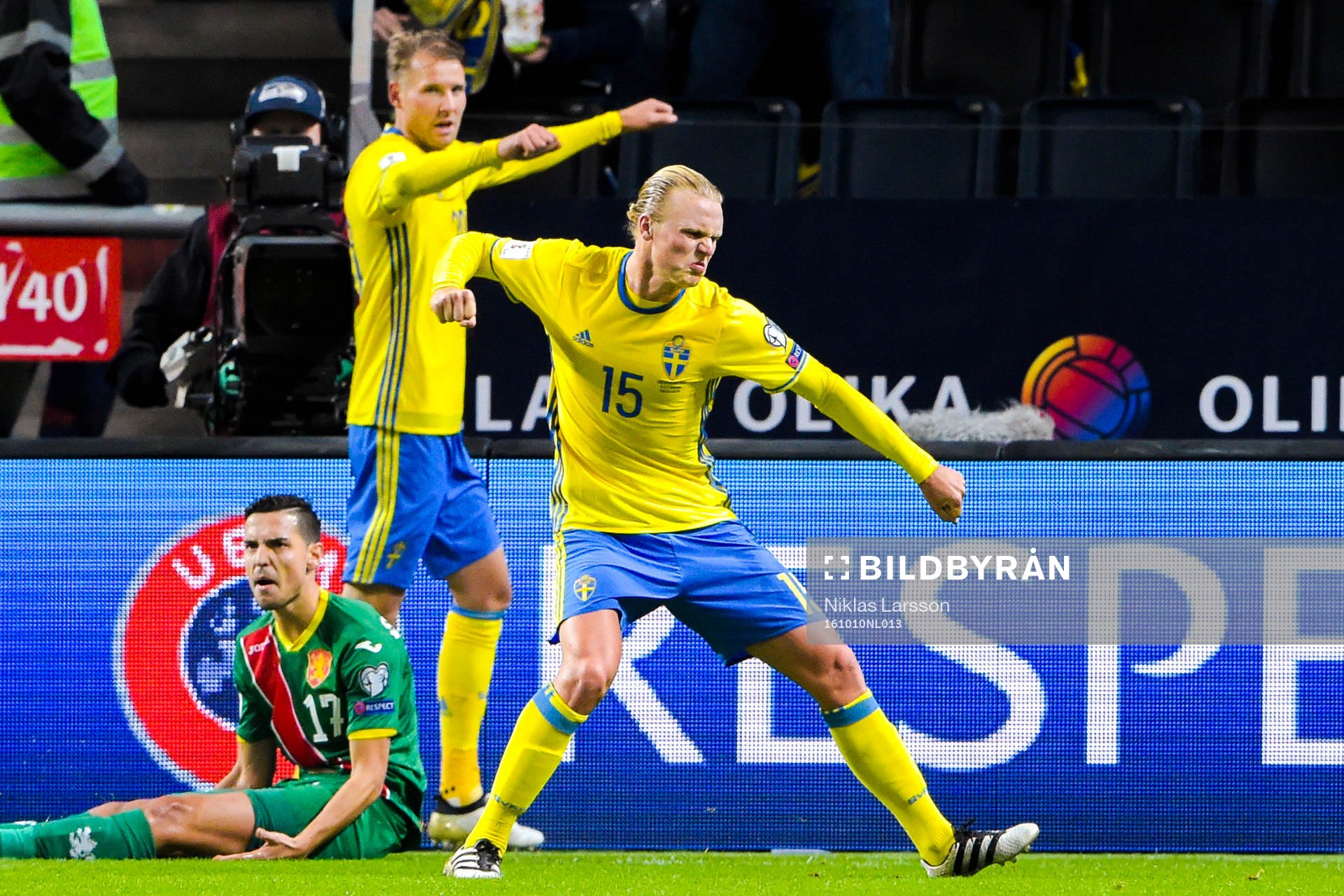 Sveriges Oscar Hiljemark jublar