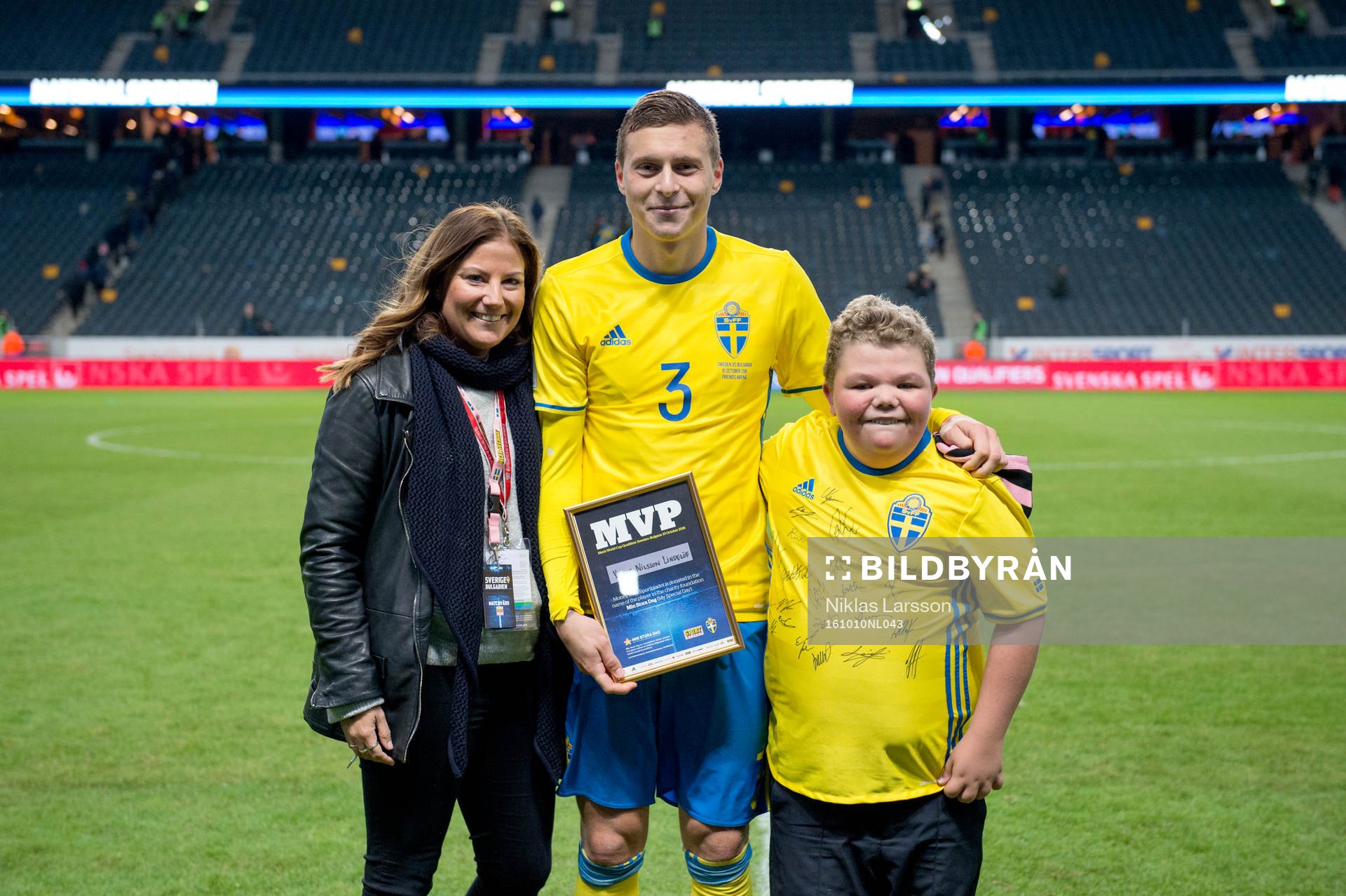 Sveriges Victor Nilsson Lindelöf får pris som matchens