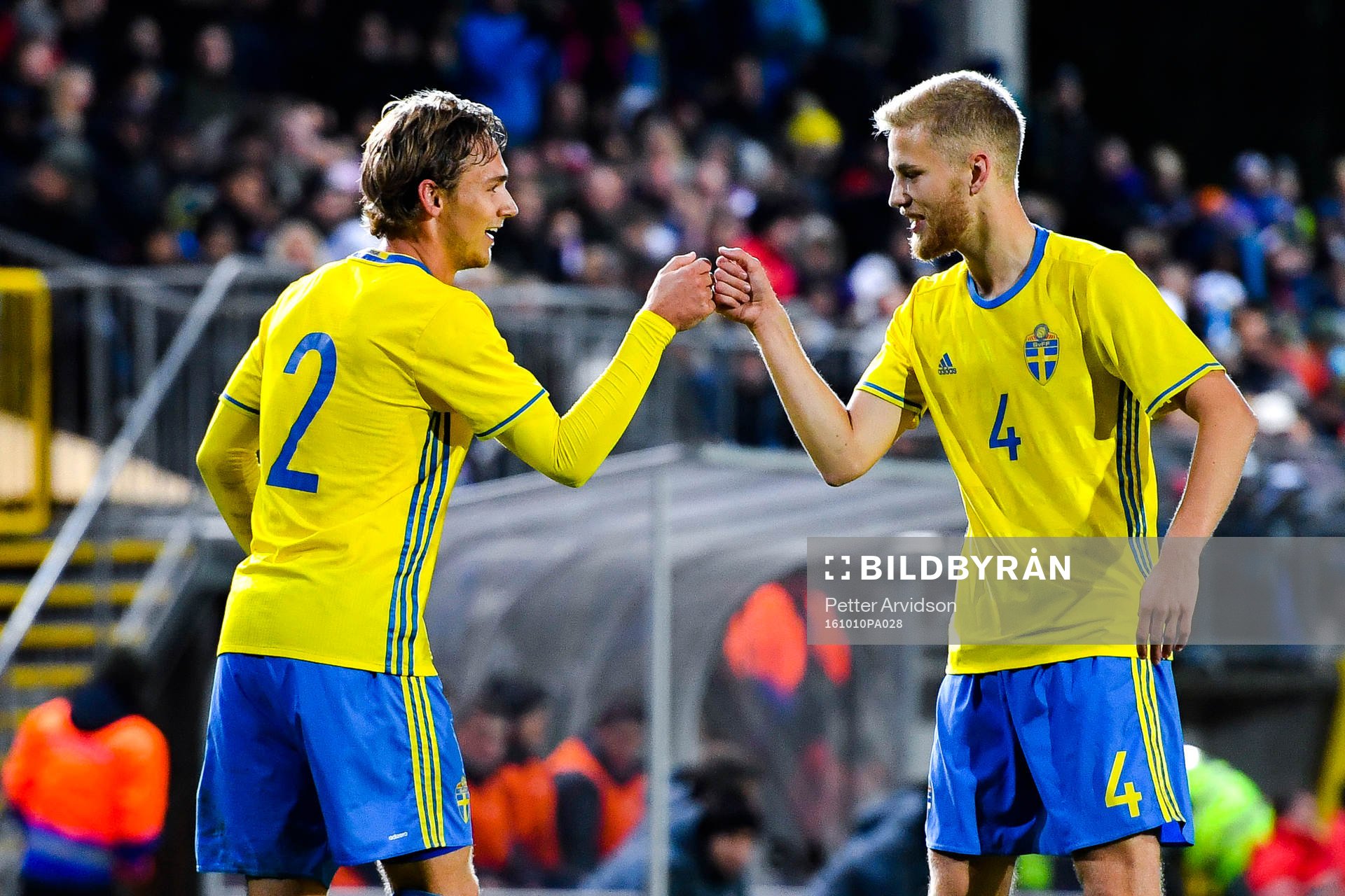 Sveriges Linus Wahlqvist och Filip Dagerstål jublar