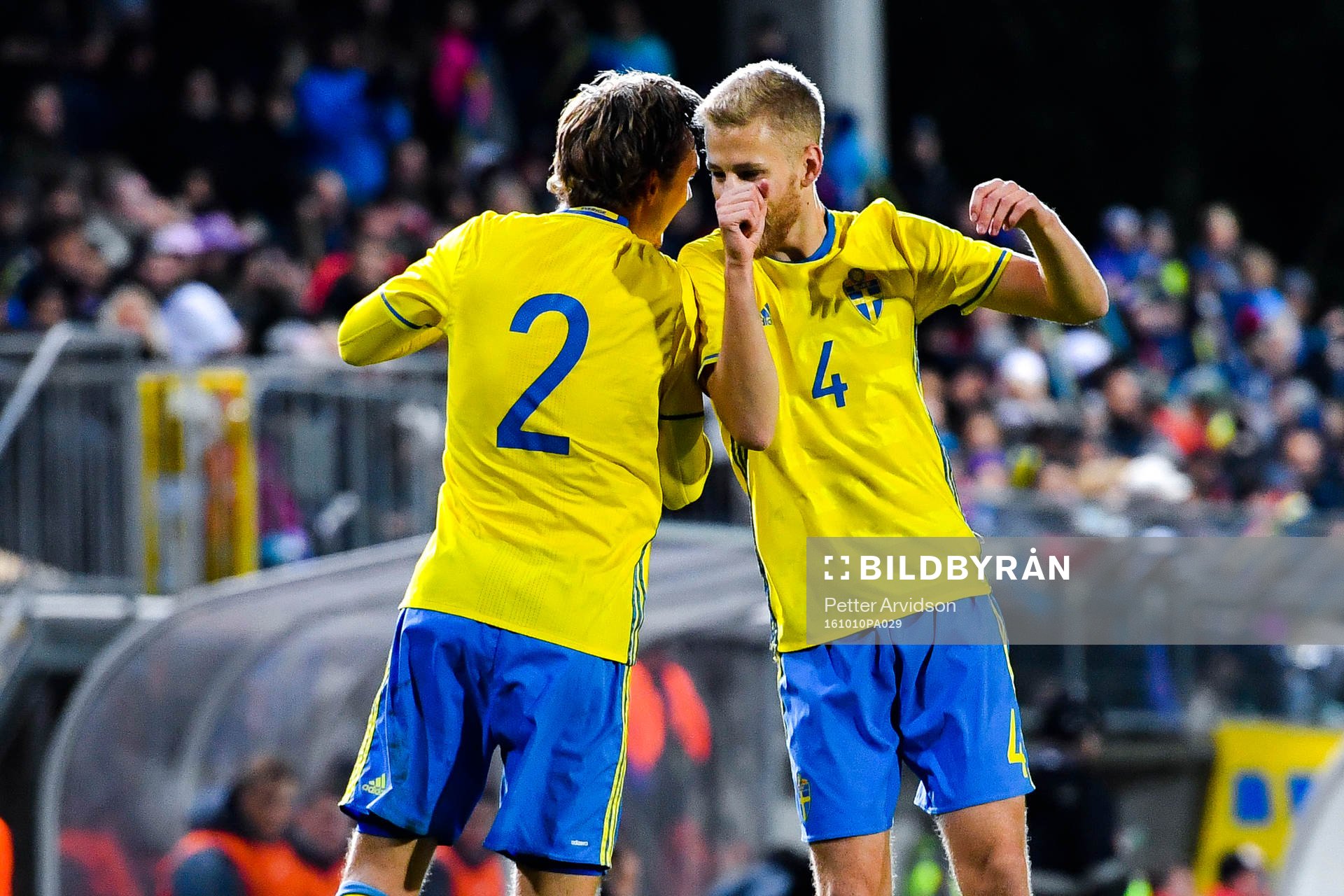 Sveriges Linus Wahlqvist och Filip Dagerstål jublar