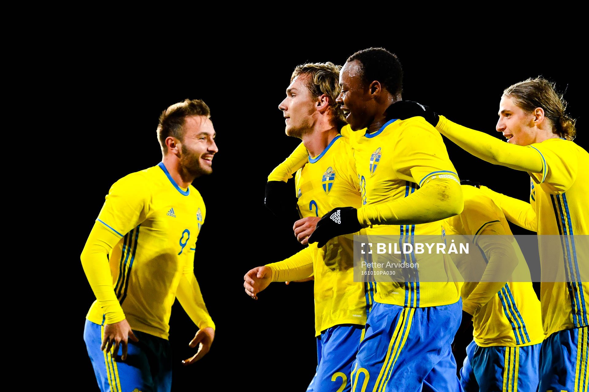 Sveriges spelare jublar