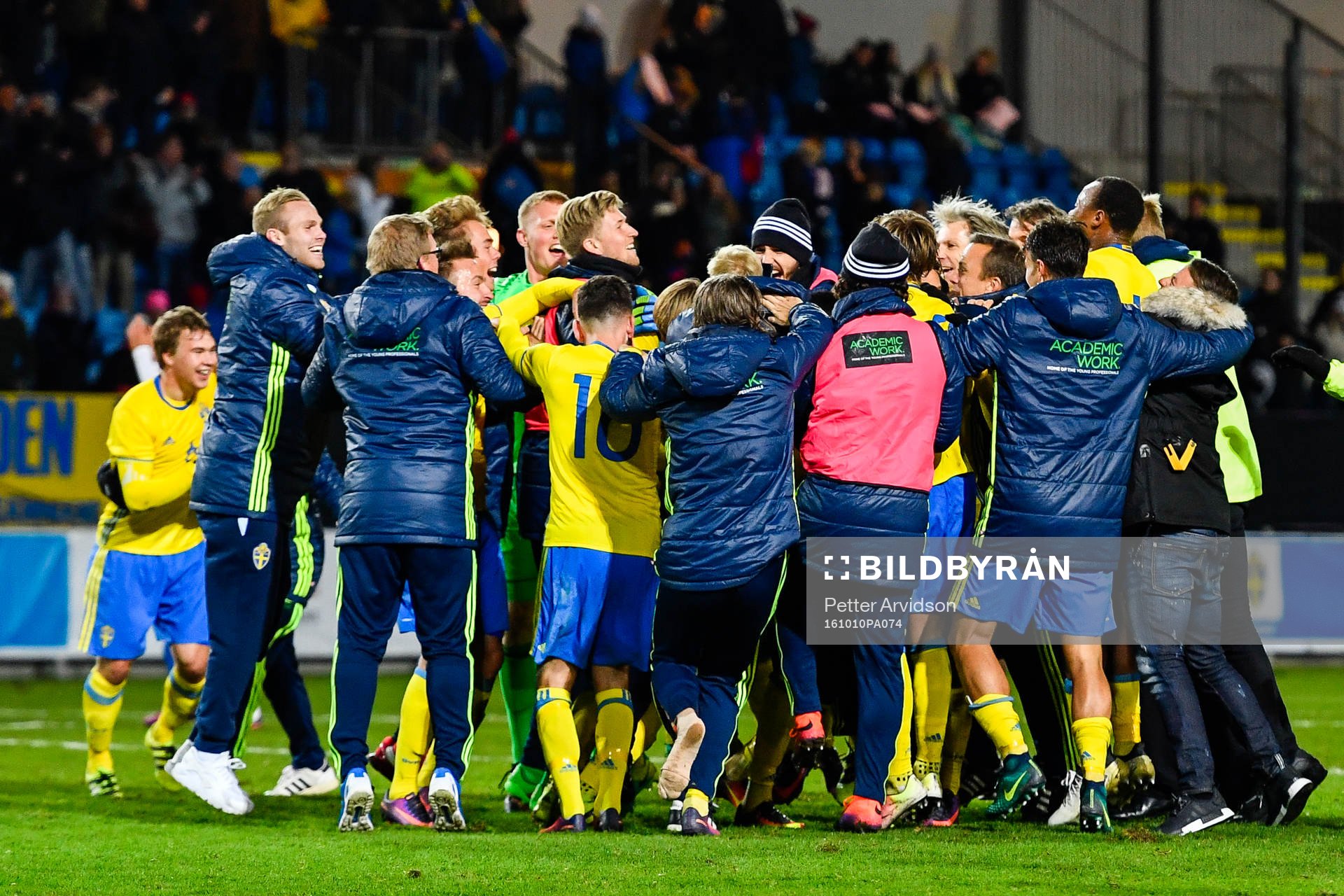 Sveriges spelare jublar