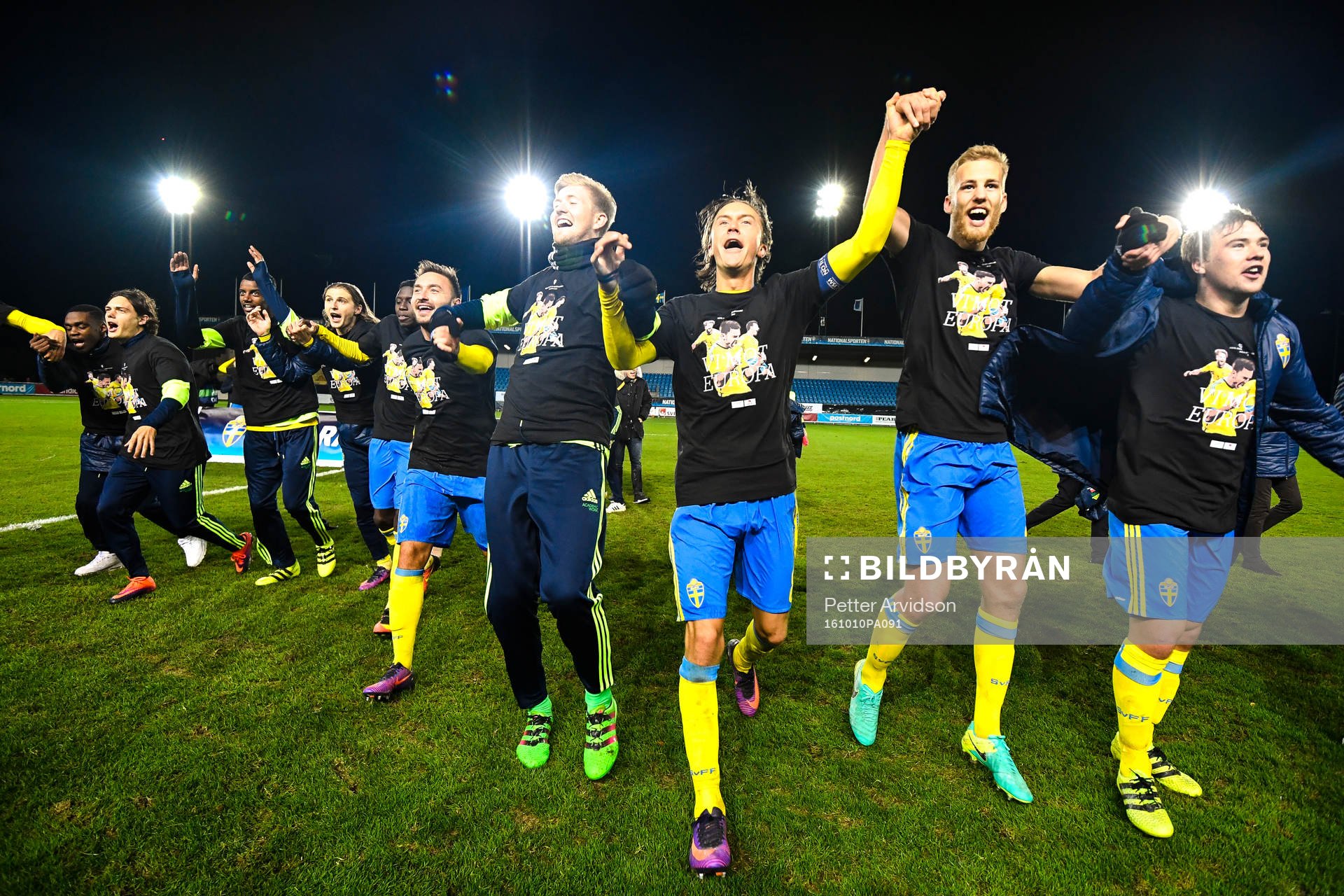 Sveriges Kristoffer Olsson och Muamer Tankovic  jublar