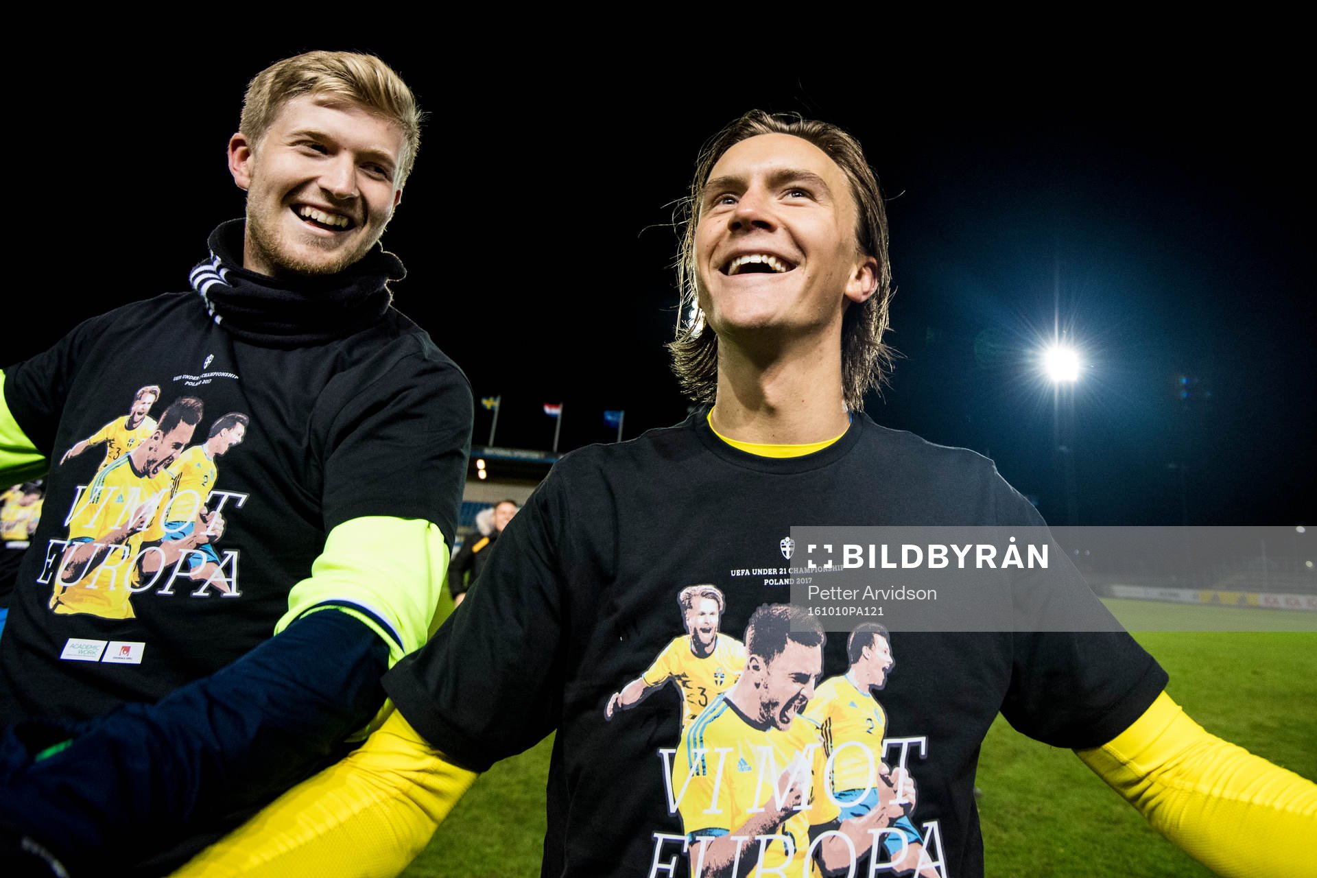 Sveriges målvakt Jesper Johansson och Kristoffer Olsson