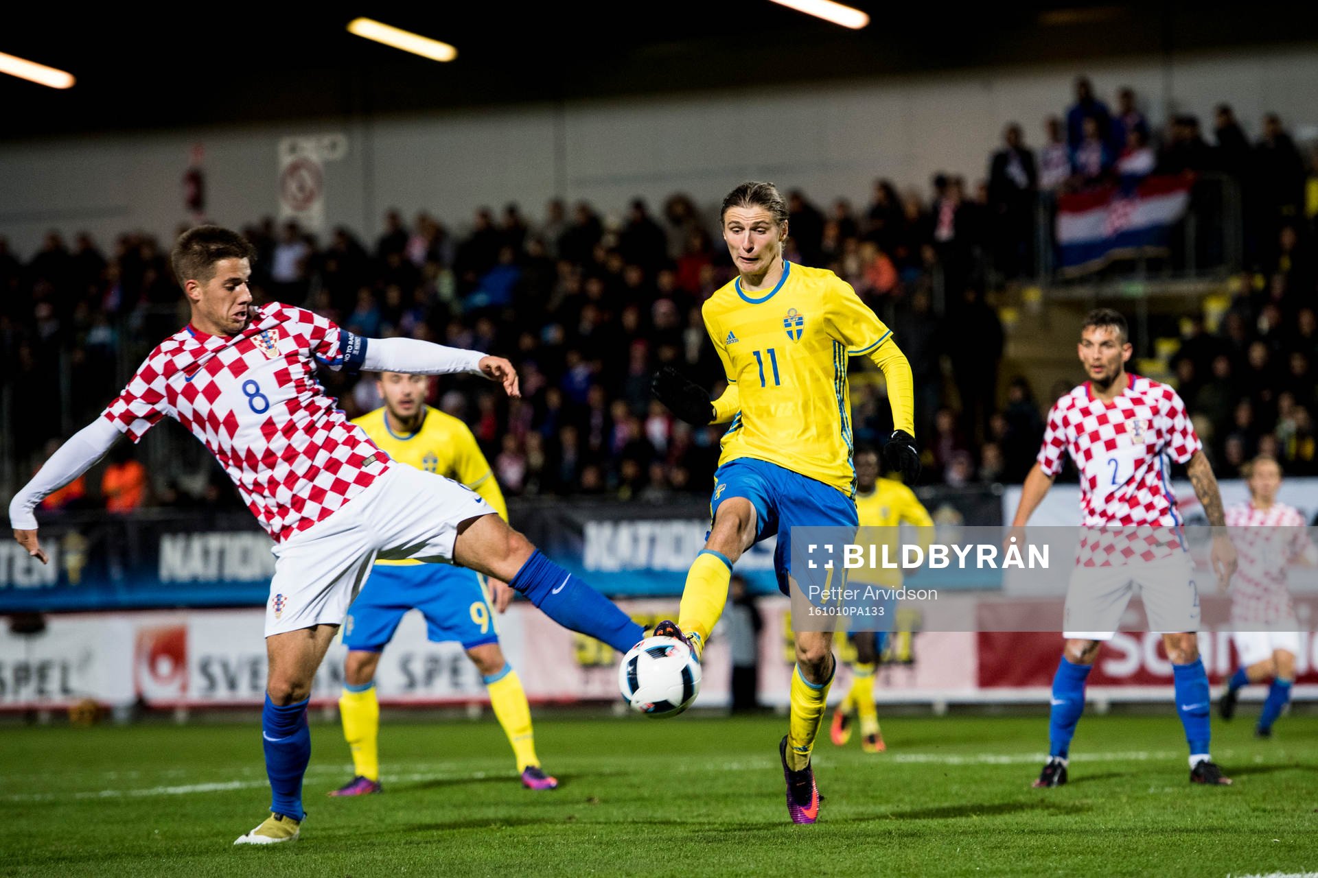 Sveriges Pawel Cibicki mot Kroatiens Mario Pasalic