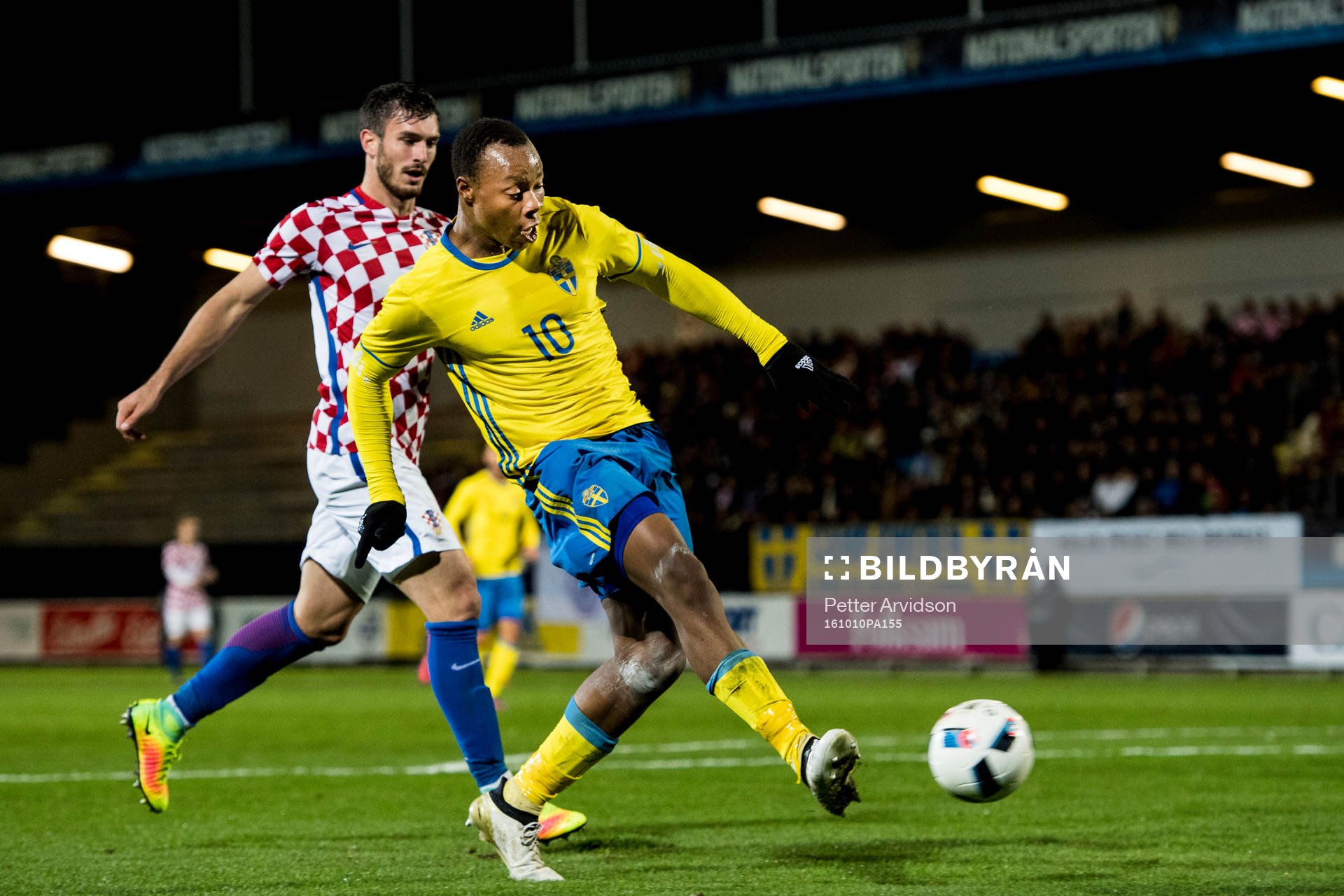 Sveriges Carlos Strandberg med målchans