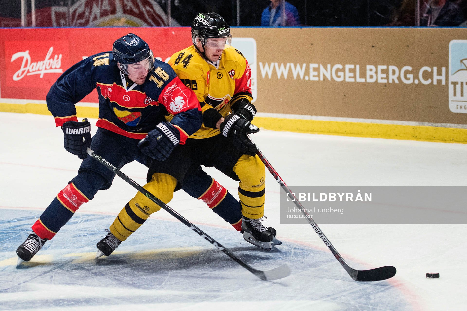 Djurgårdens Albin Lundin mot KalPas Jyri Junnila
