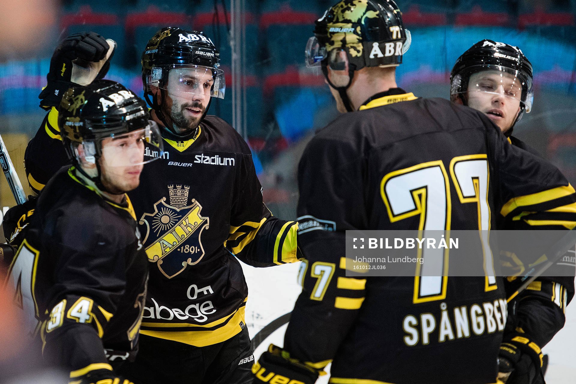 s  Michael Lindqvist och Daniel Olsson Trkulja jublar