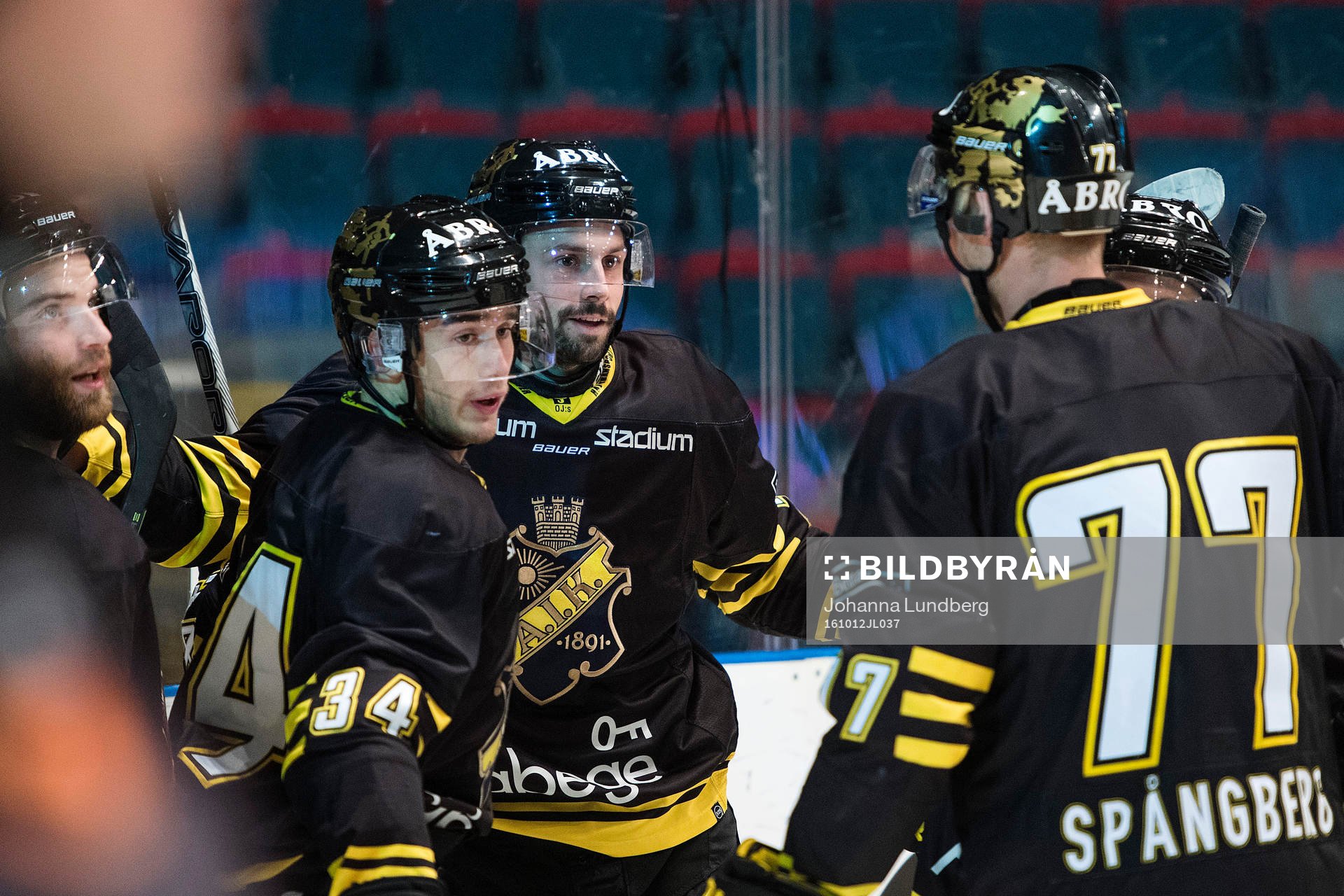 s  Michael Lindqvist och Daniel Olsson Trkulja jublar