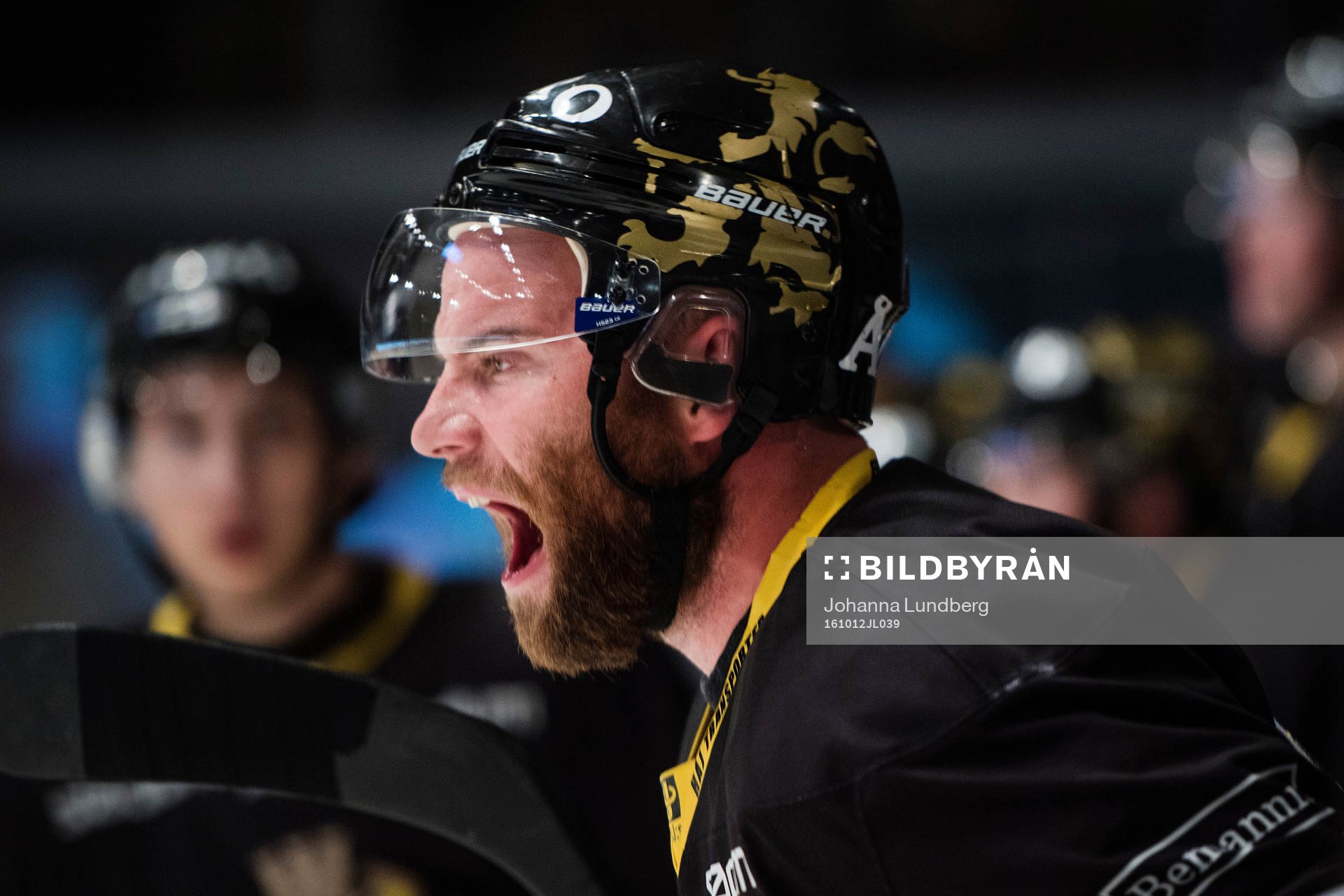 s Christian Sandberg ropar mot domaren