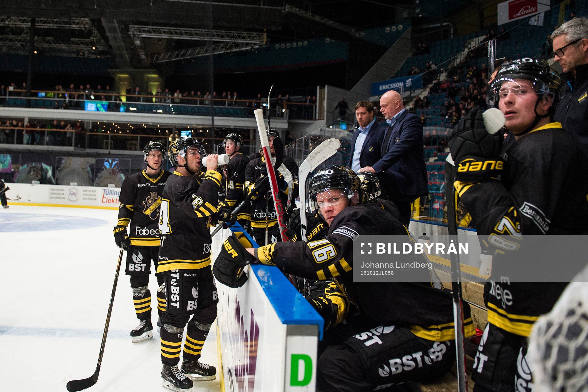 s Jonas Almtorp på bänken
