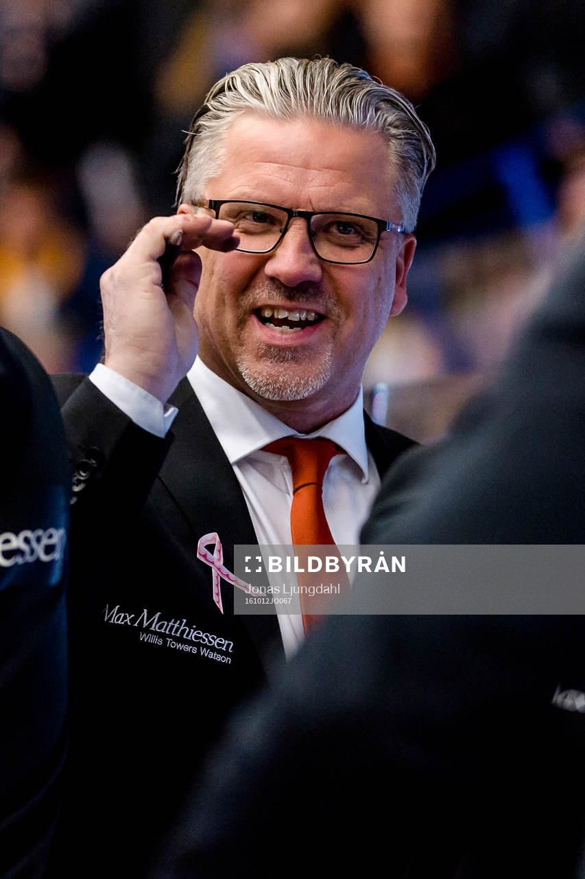 Karlskronas tränare Per Hånberg jublar
