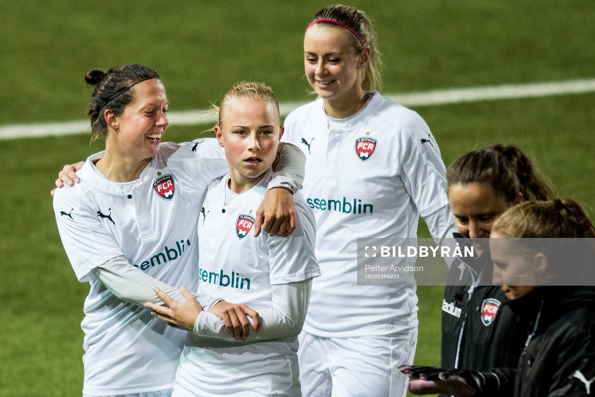 Rosengårds Lina Nilsson och Ebba Wieder jublar